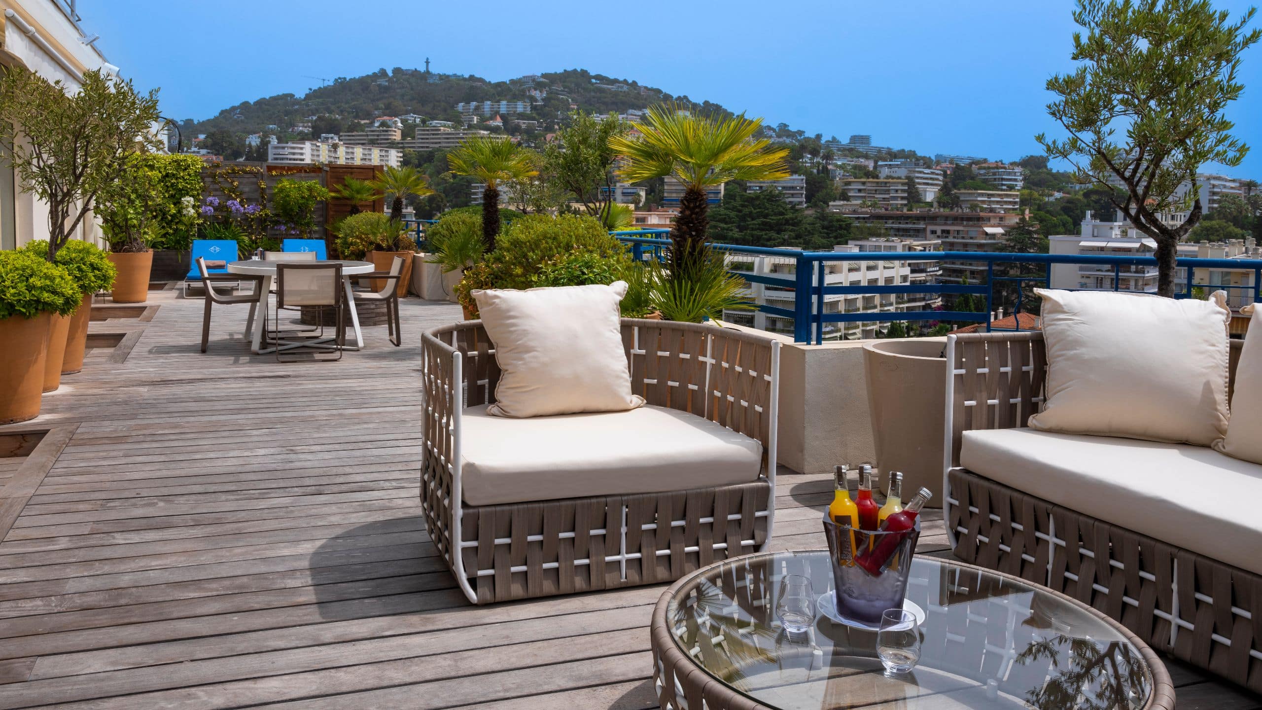 The Unbound Collection by Hyatt Suite Suzanne Terrasse Salon