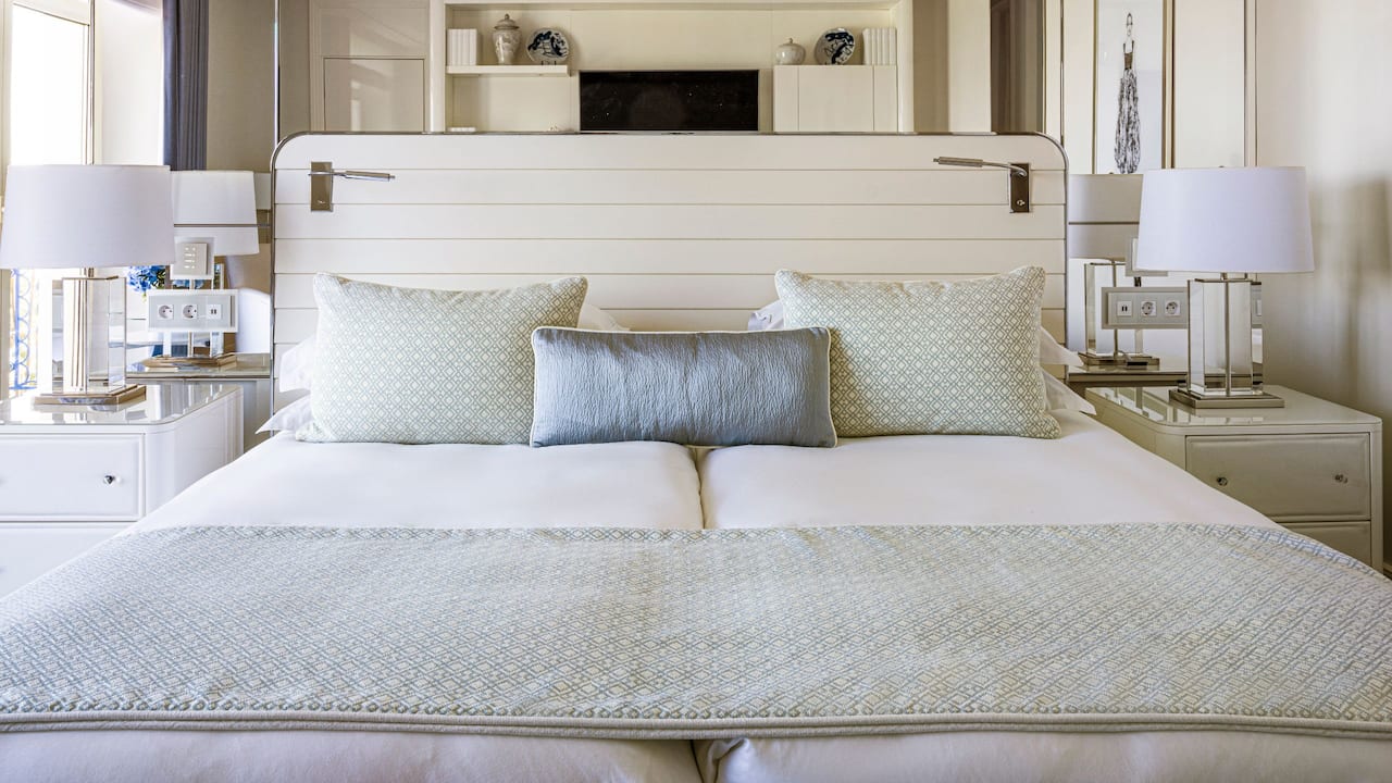 Twin Bed - Hôtel Martinez part of the Unbound Collection by Hyatt