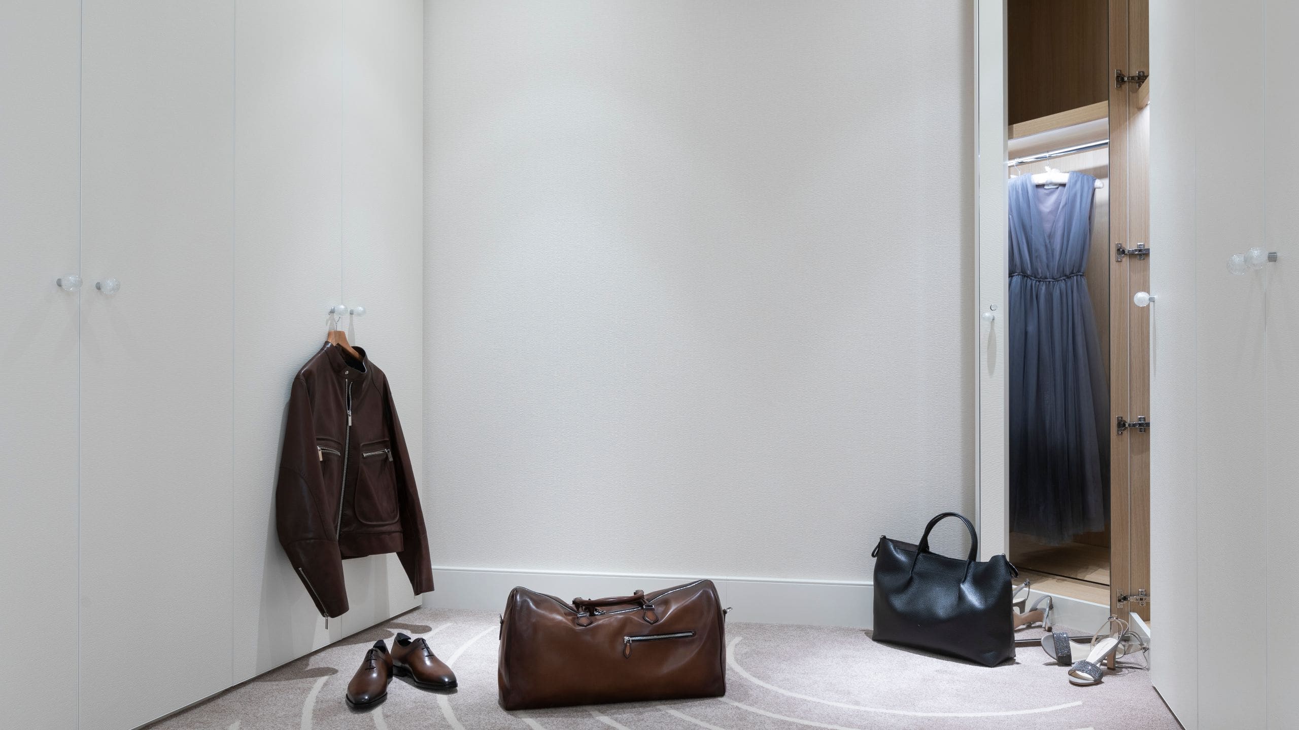 8 из 8 The Unbound Collection by Hyatt Suite Emmanuel Dressing