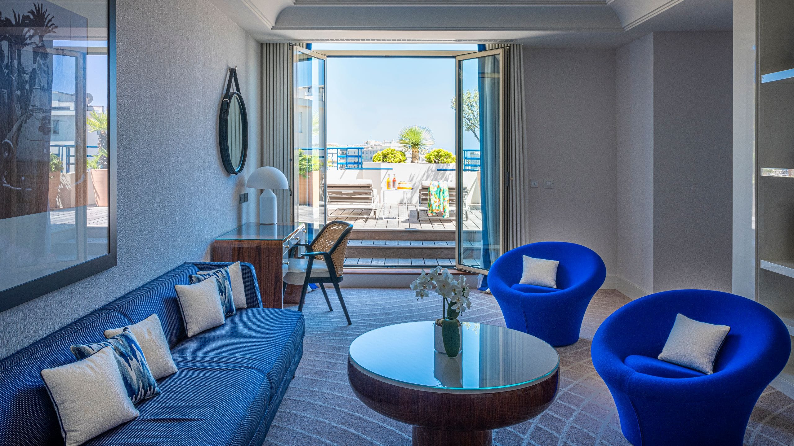The Unbound Collection by Hyatt Suite Emmanuel Salon Terrasse
