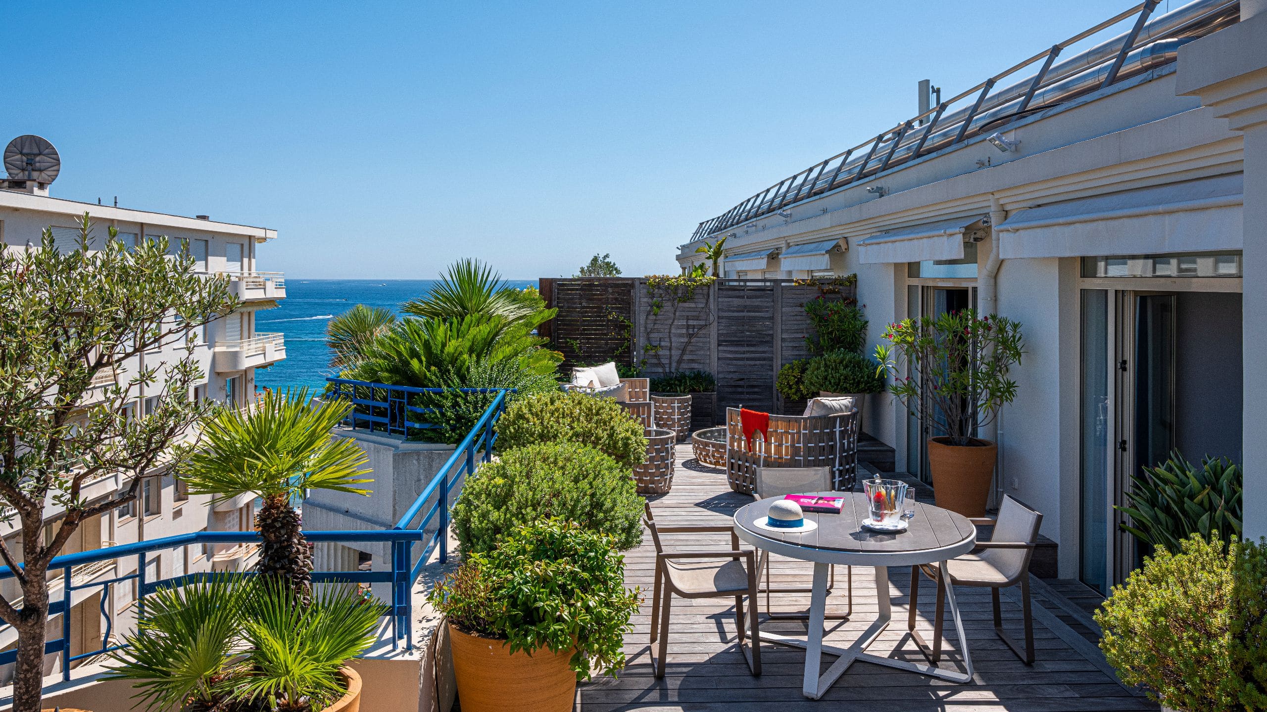 2 из 8 The Unbound Collection by Hyatt Suite Emmanuel Terrasse Vue Mer