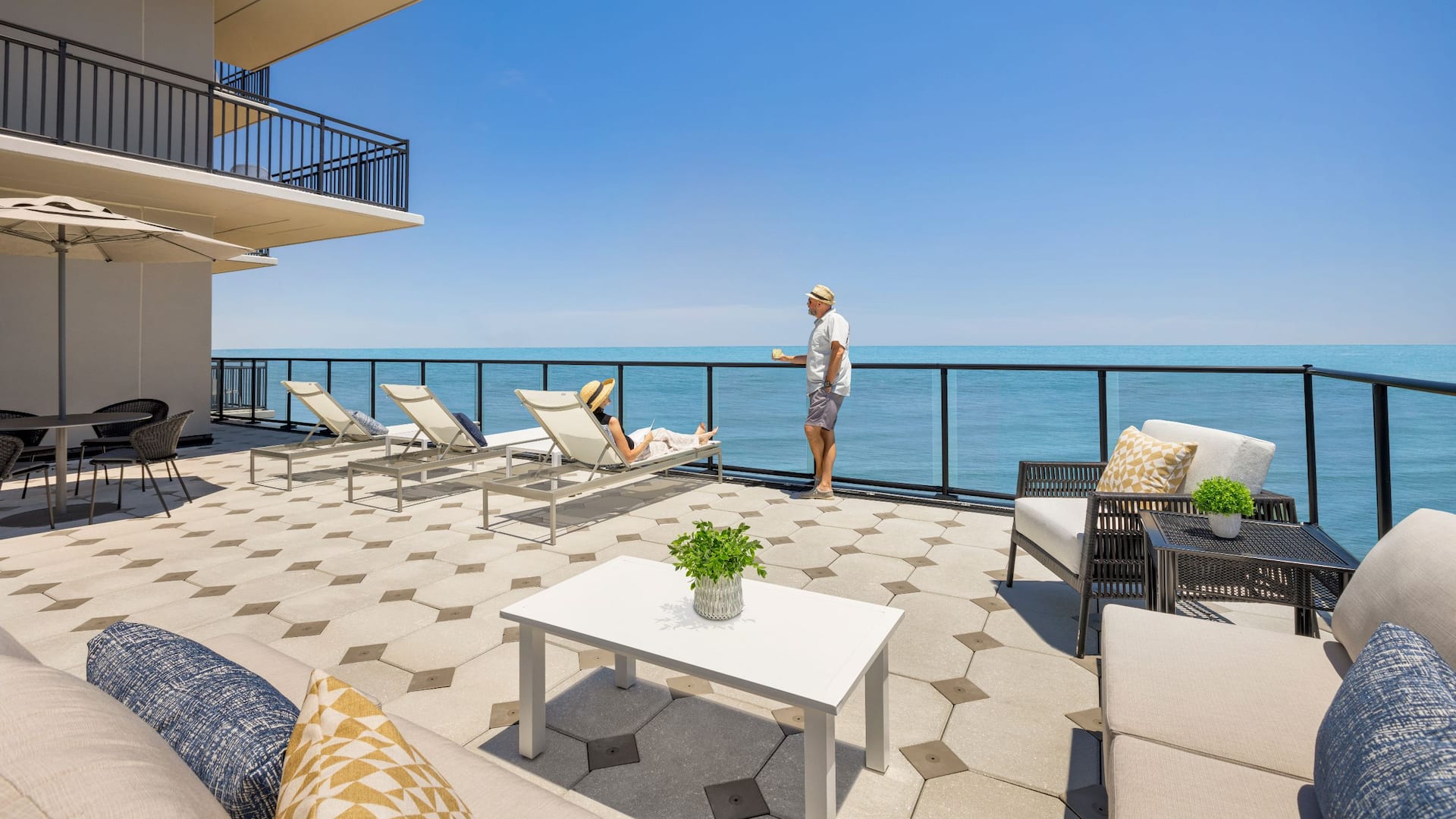 Couple Tenth Floor Queen Suite Patio