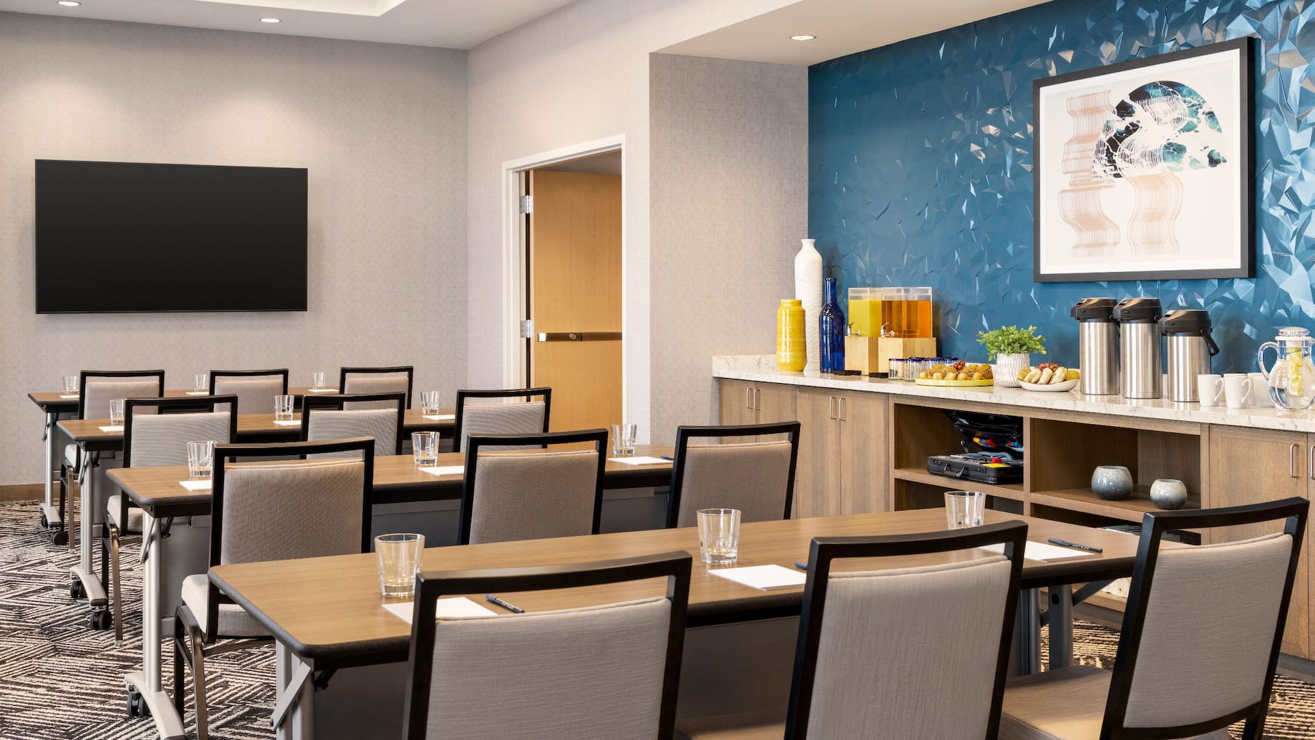 Hyatt Place Virginia Beach / Oceanfront  Meeting Room Classroom Setup