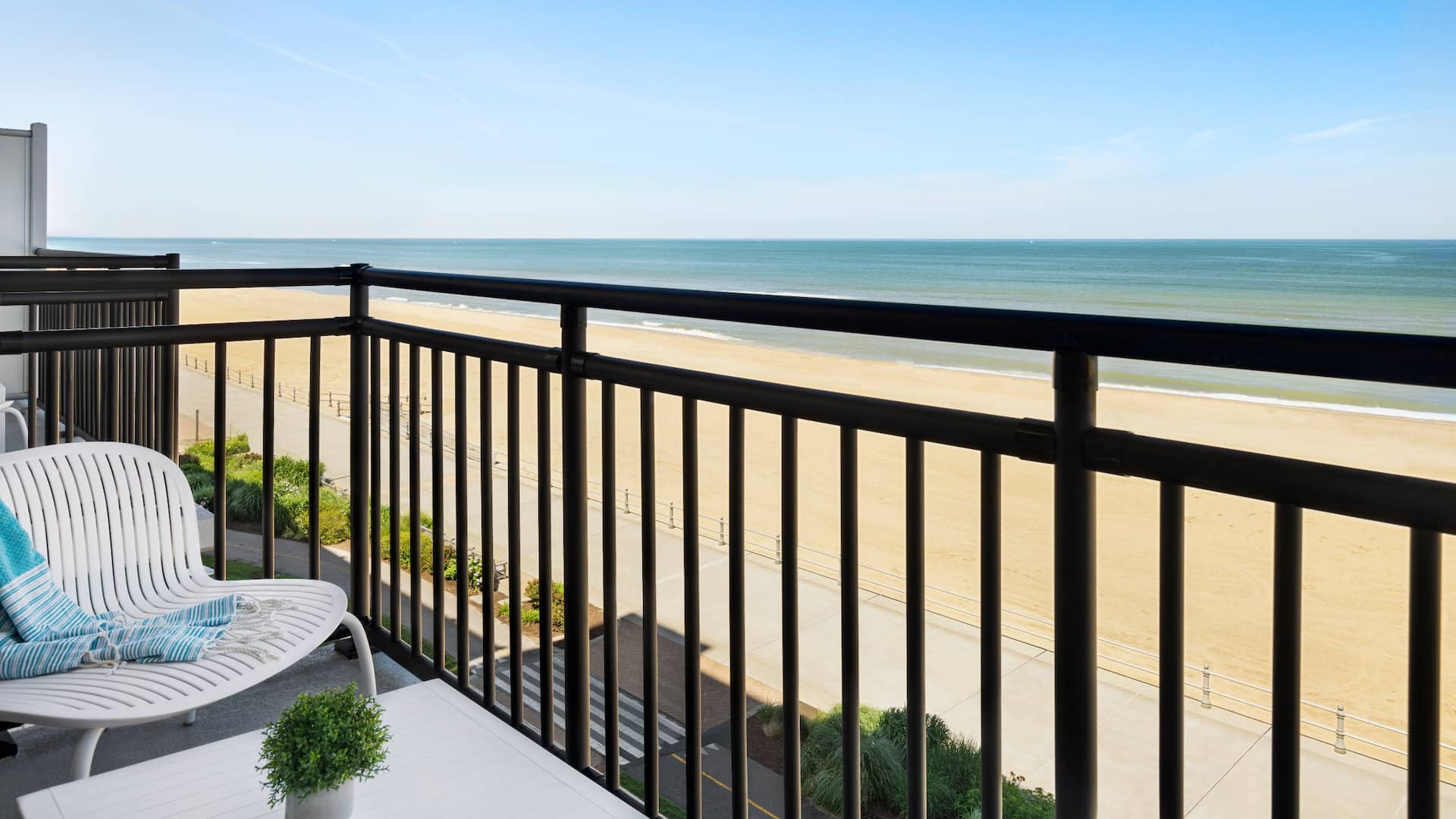 第 2，共 4 Hyatt Place Virginia Beach / Oceanfront  Oceanfront Balcony