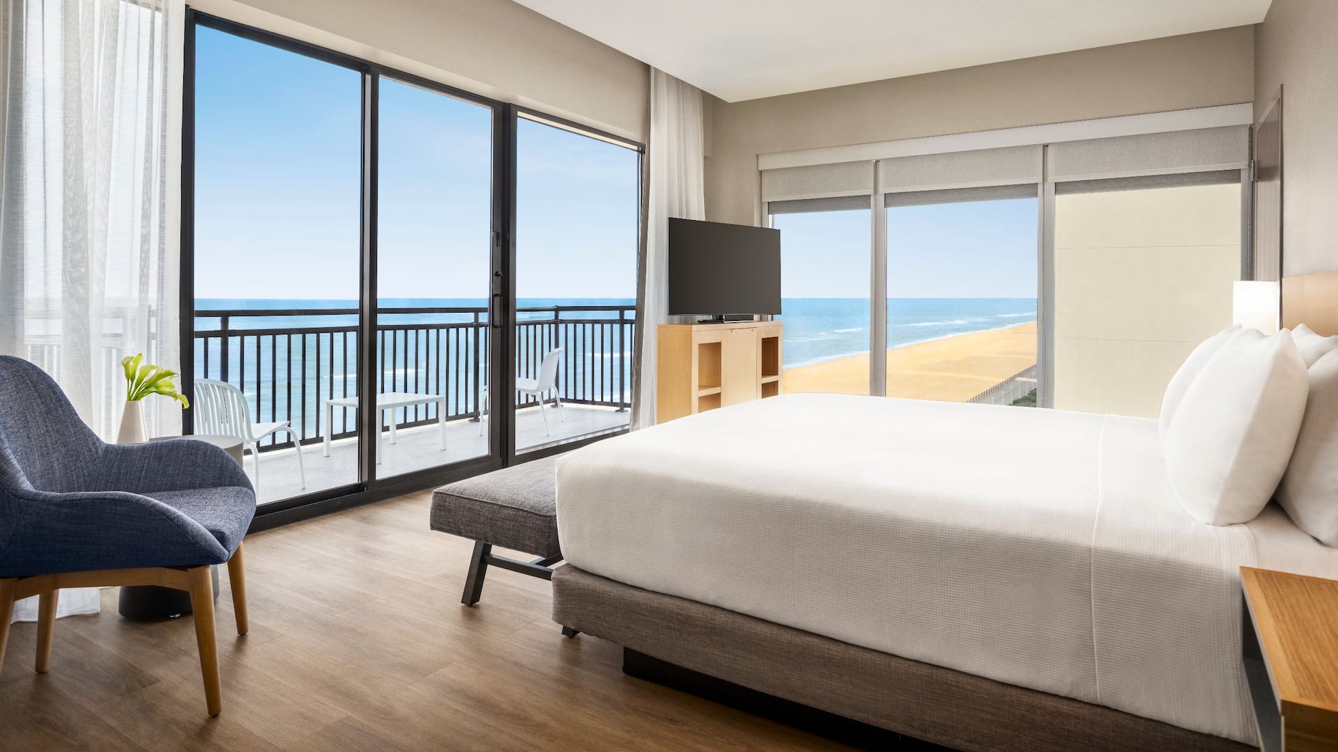 Hyatt Place Virginia Beach / Oceanfront  Oceanfront King Suite