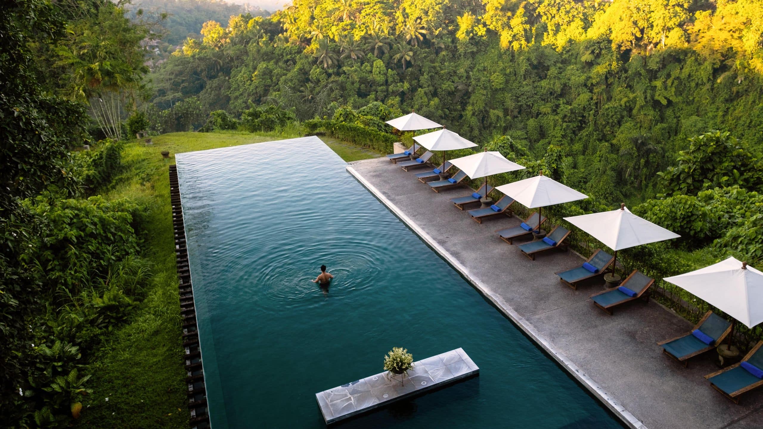 Alila Ubud Infinity Pool Seating