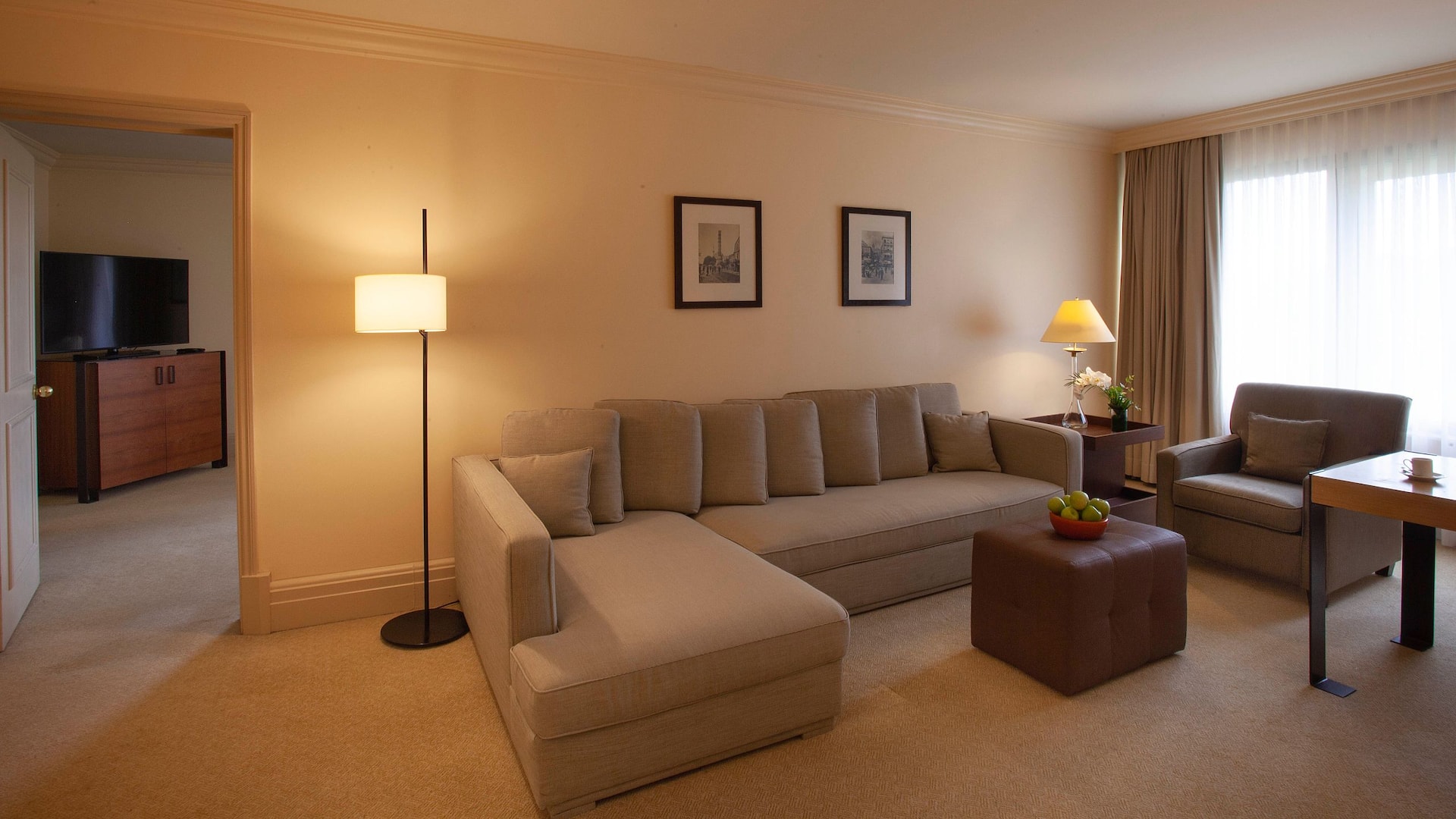 3 de 5 Grand Hyatt Istanbul Grand Suite Living Room Couch