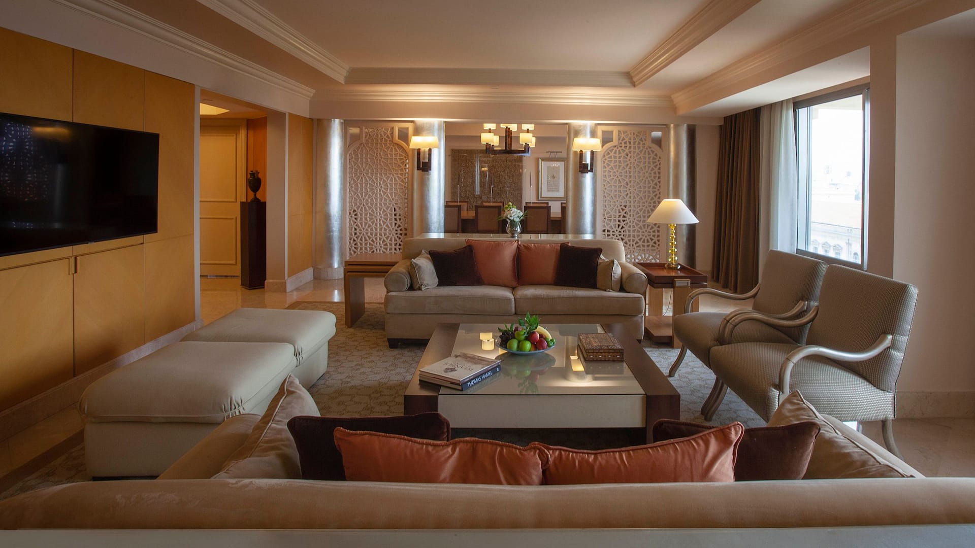 5 de 6 Grand Hyatt Istanbul Presidential Suite Living Room Couch Chairs