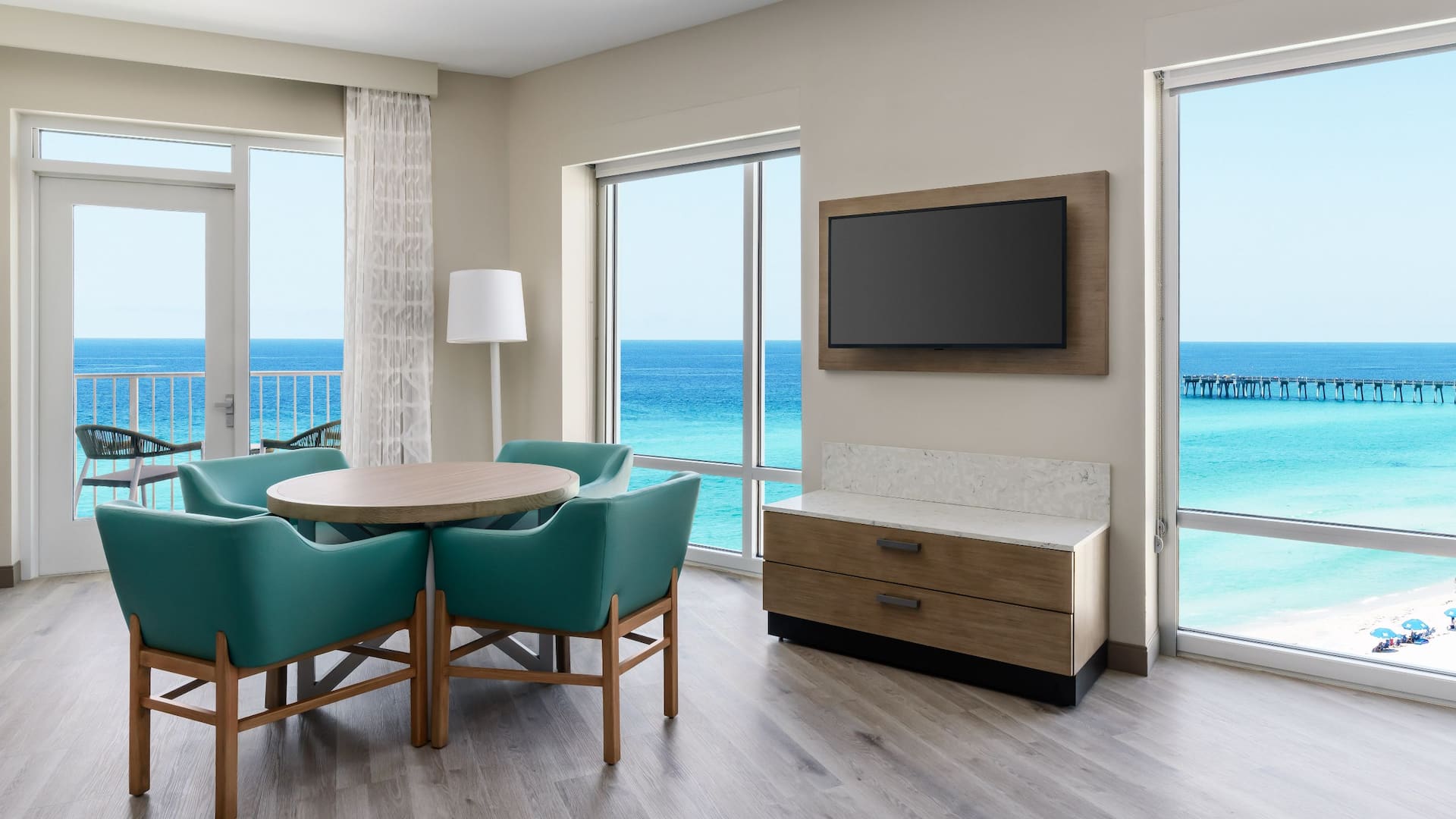 Hyatt Place Panama City Beach / Beachfront Suite Dining Room Table