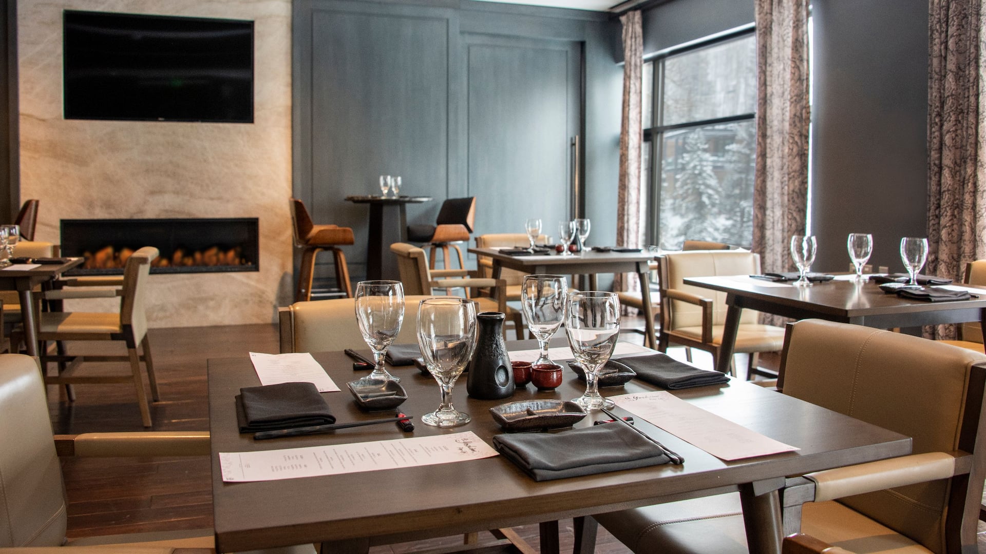 Grand Hyatt Vail Japanese Restaurant Dining Tables