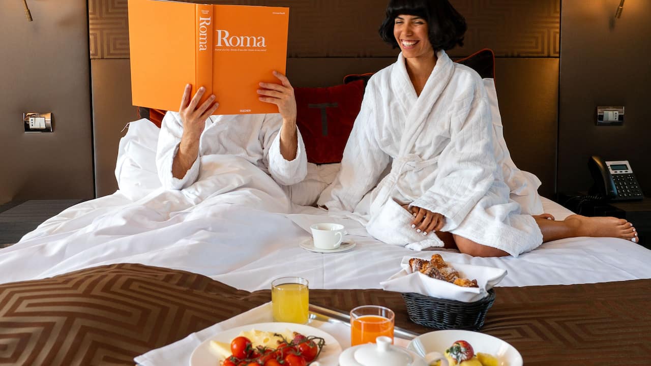  Couple Breakfast In Room