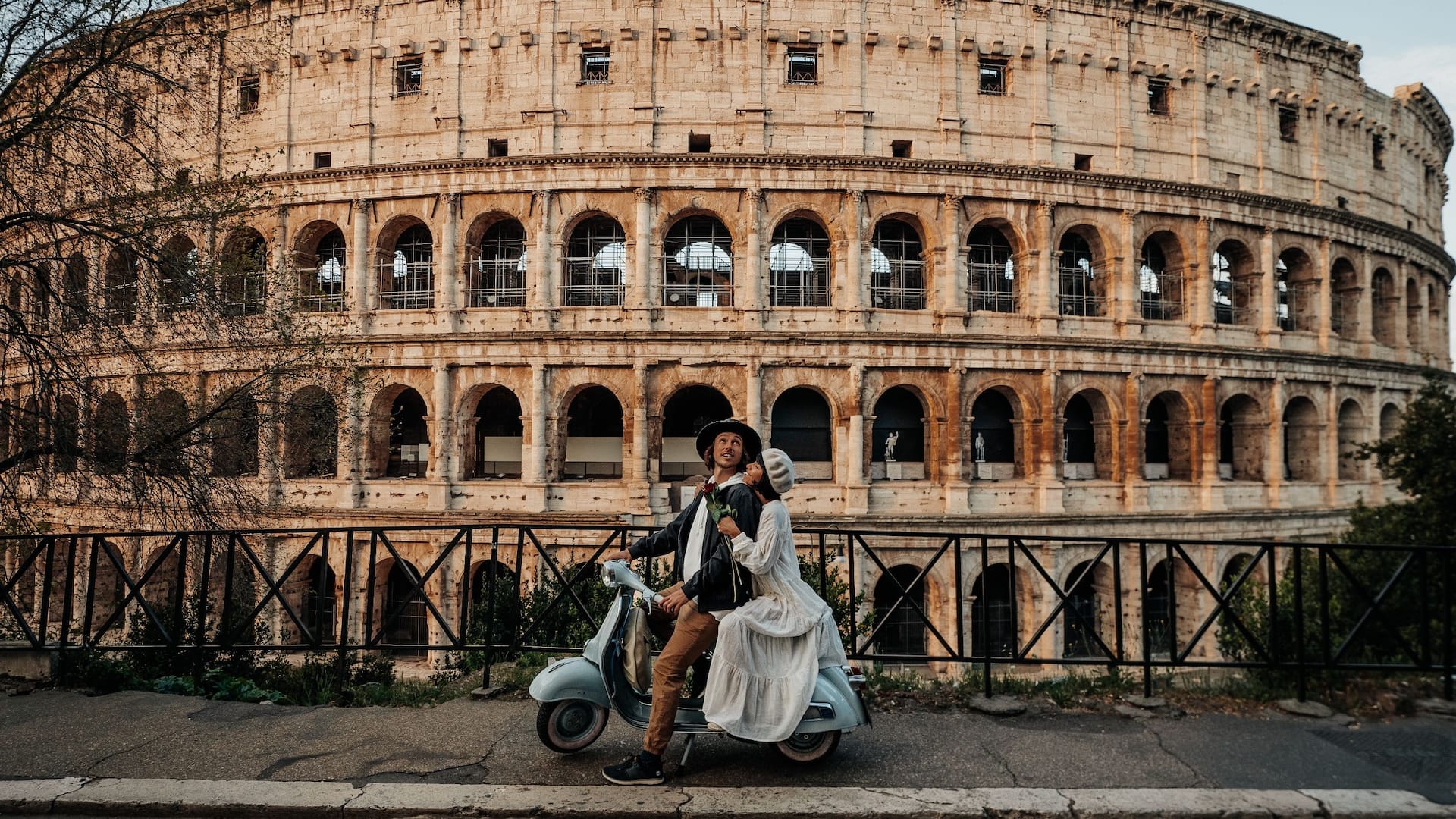  Couple Colosseum Facade