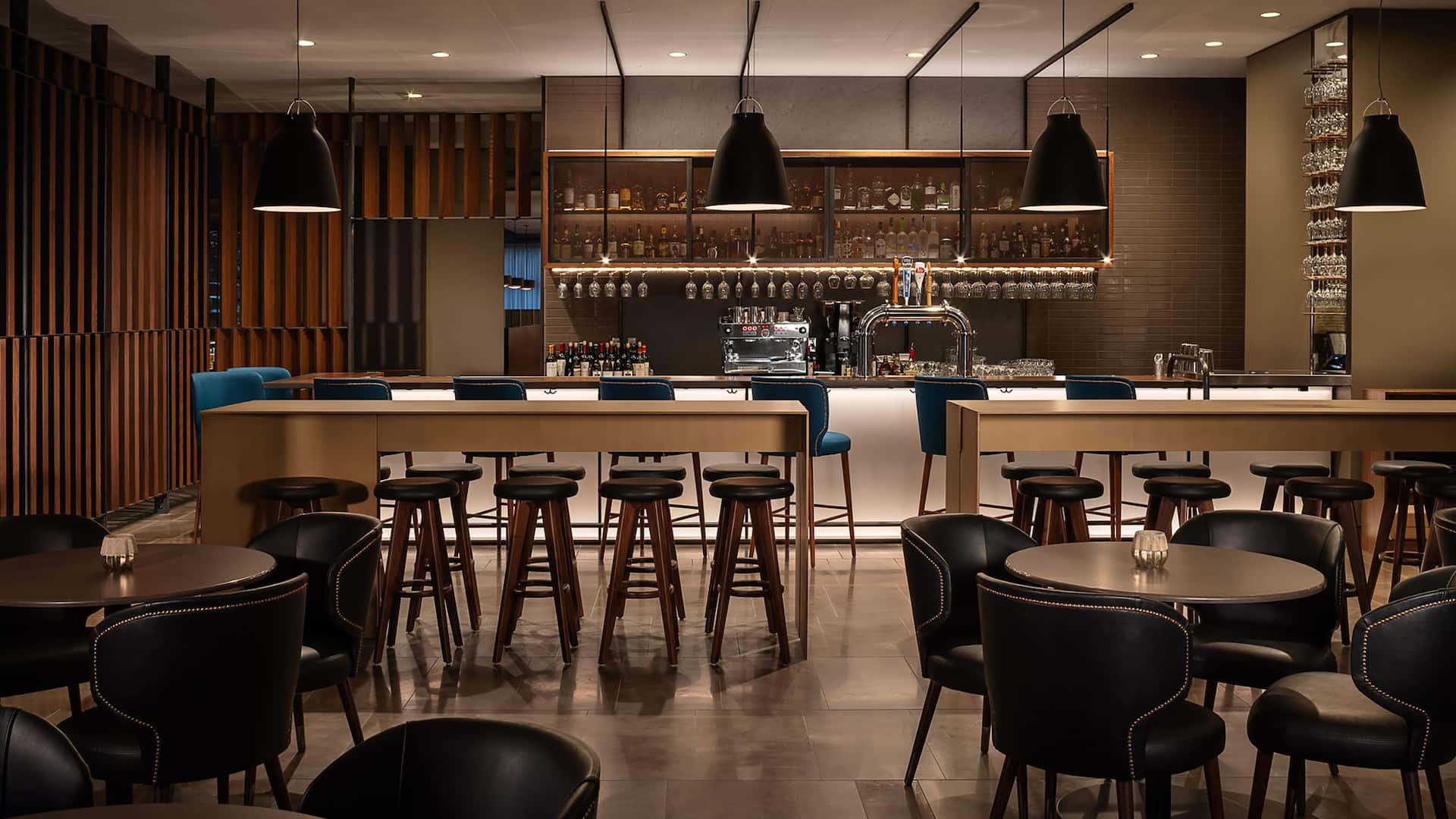Hyatt Regency Seattle Daniels Broiler Bar Seating