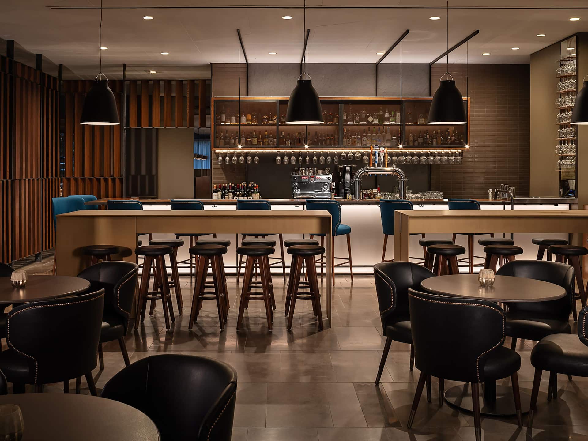Hyatt Regency Seattle Daniels Broiler Bar Seating