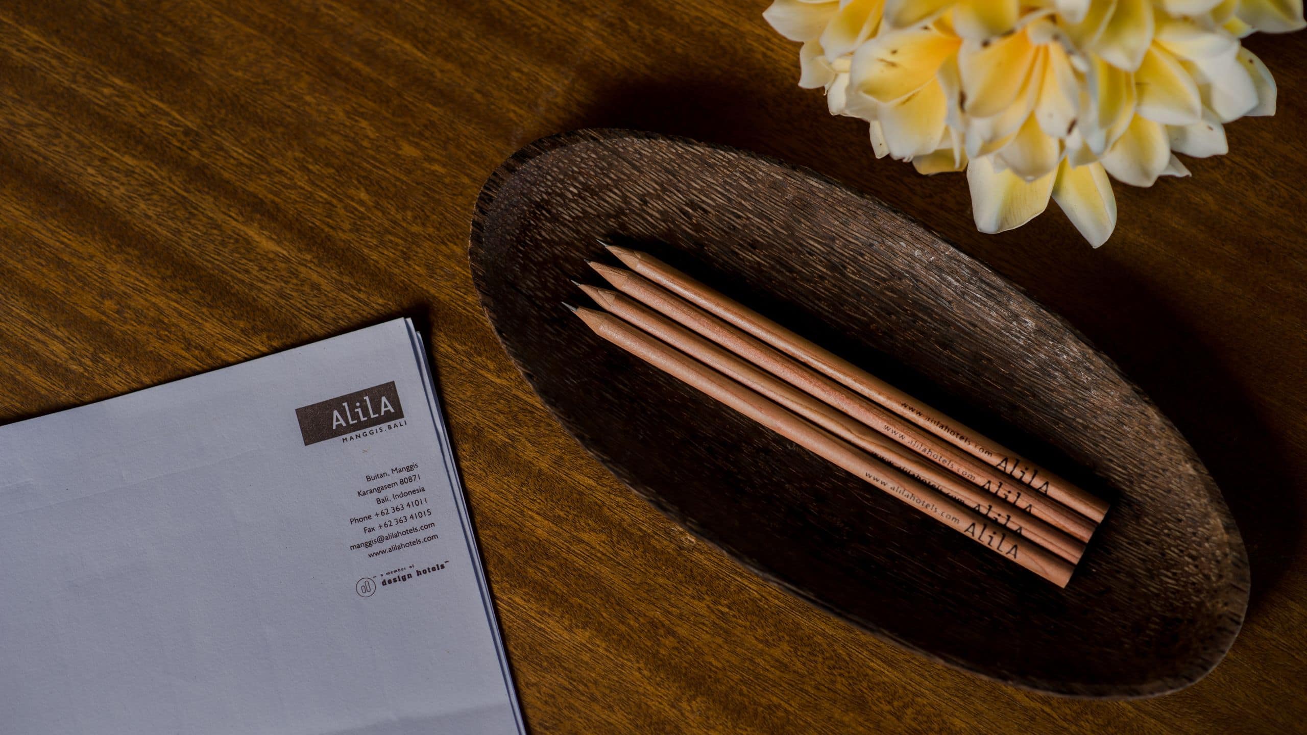 1 of 1 Alila Manggis Notepad Pencils