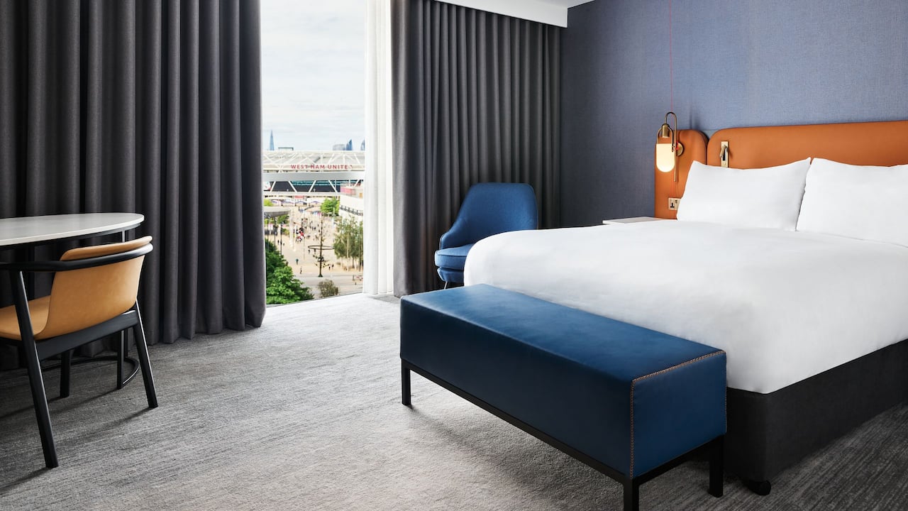 Hyatt Regency London Stratford Queen Bed