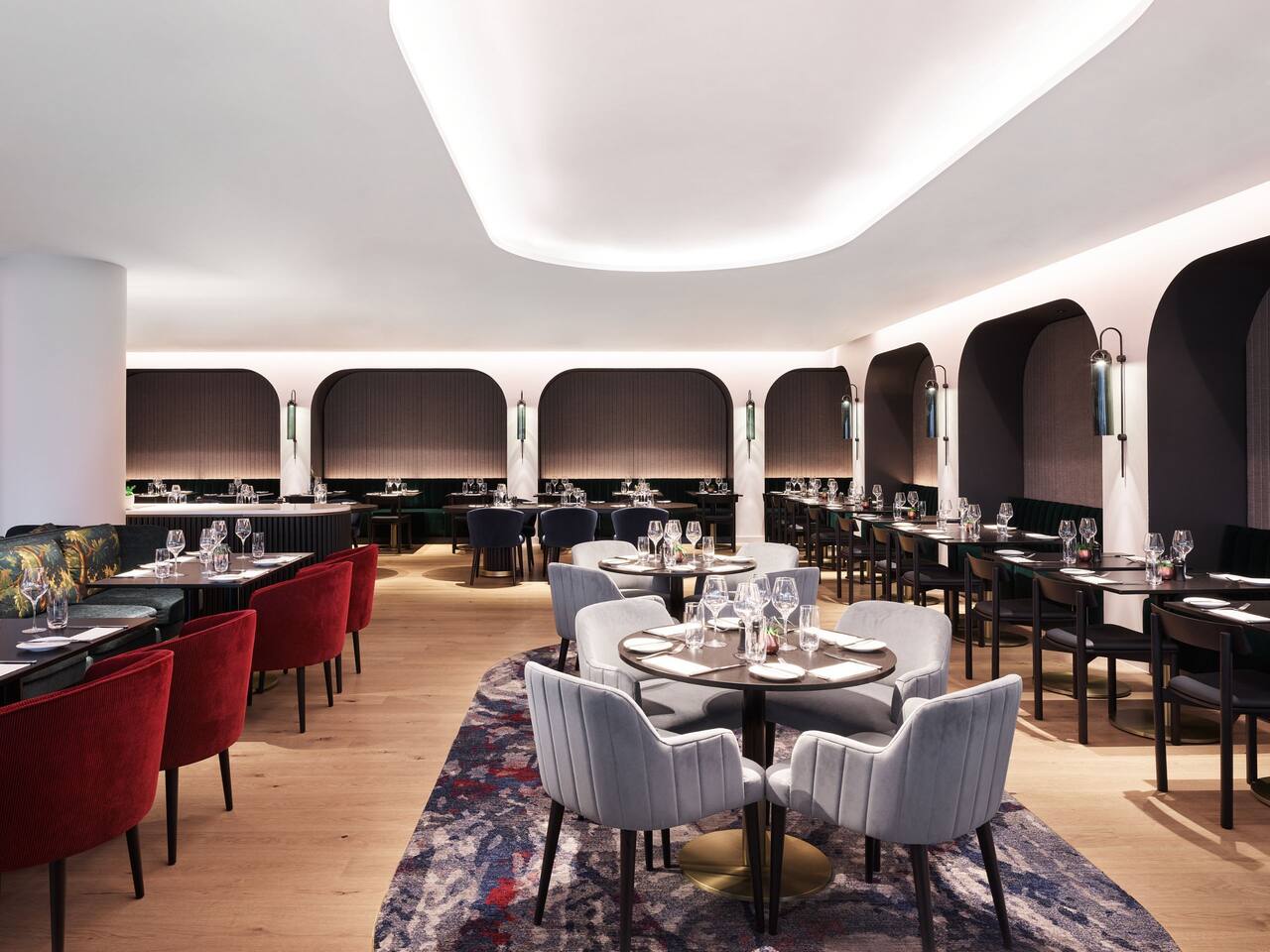 Hyatt House London Stratford Elondi Restaurant Dining Area Tables
