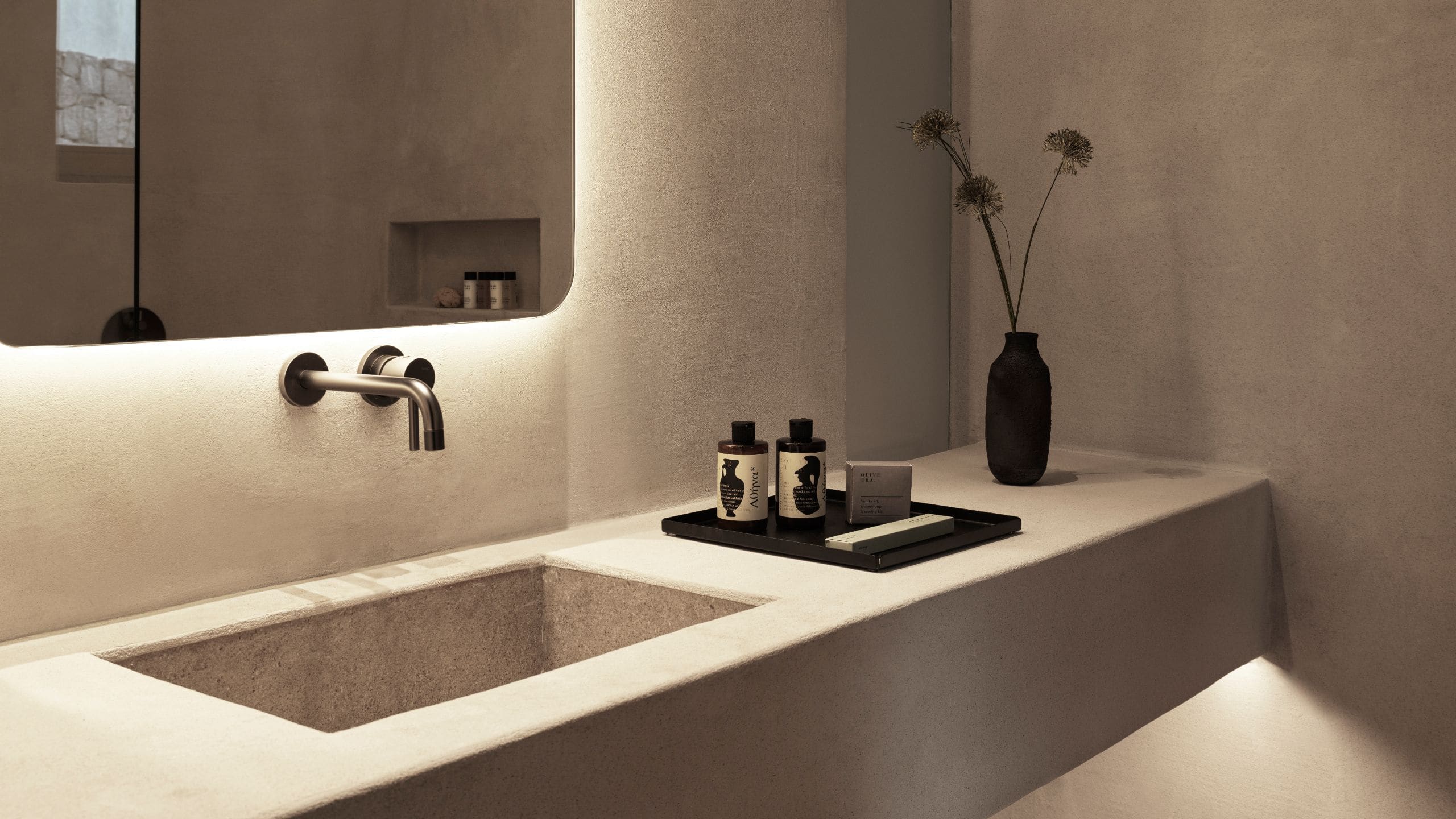 5/7 Magma Resort Santorini Bathroom King Closeup Flower
