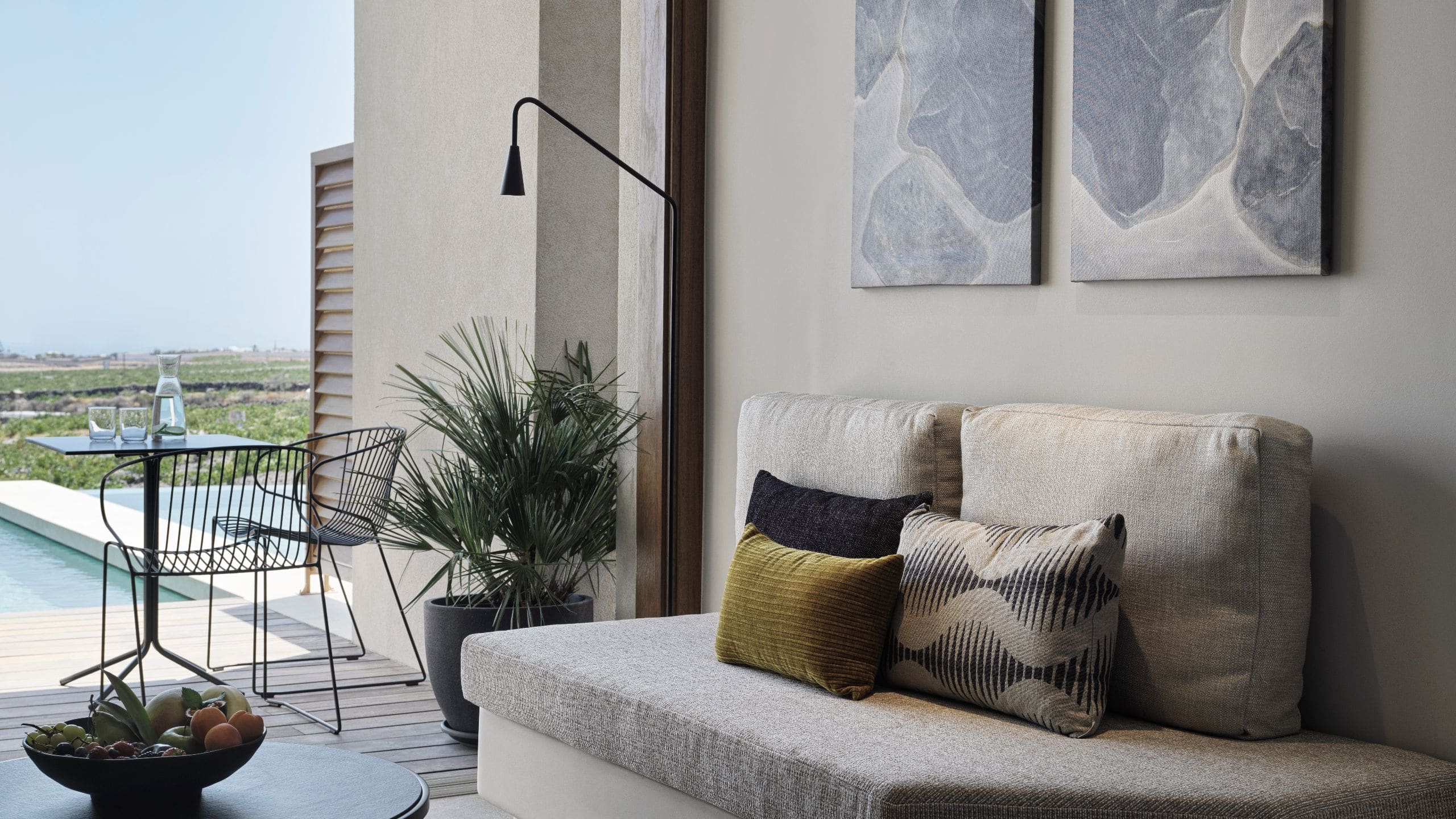 第 1，共 6 Magma Resort Santorini Magma Guestroom Couch