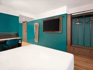 Hyatt Centric Midtown 5th Avenue New York King Bed Media