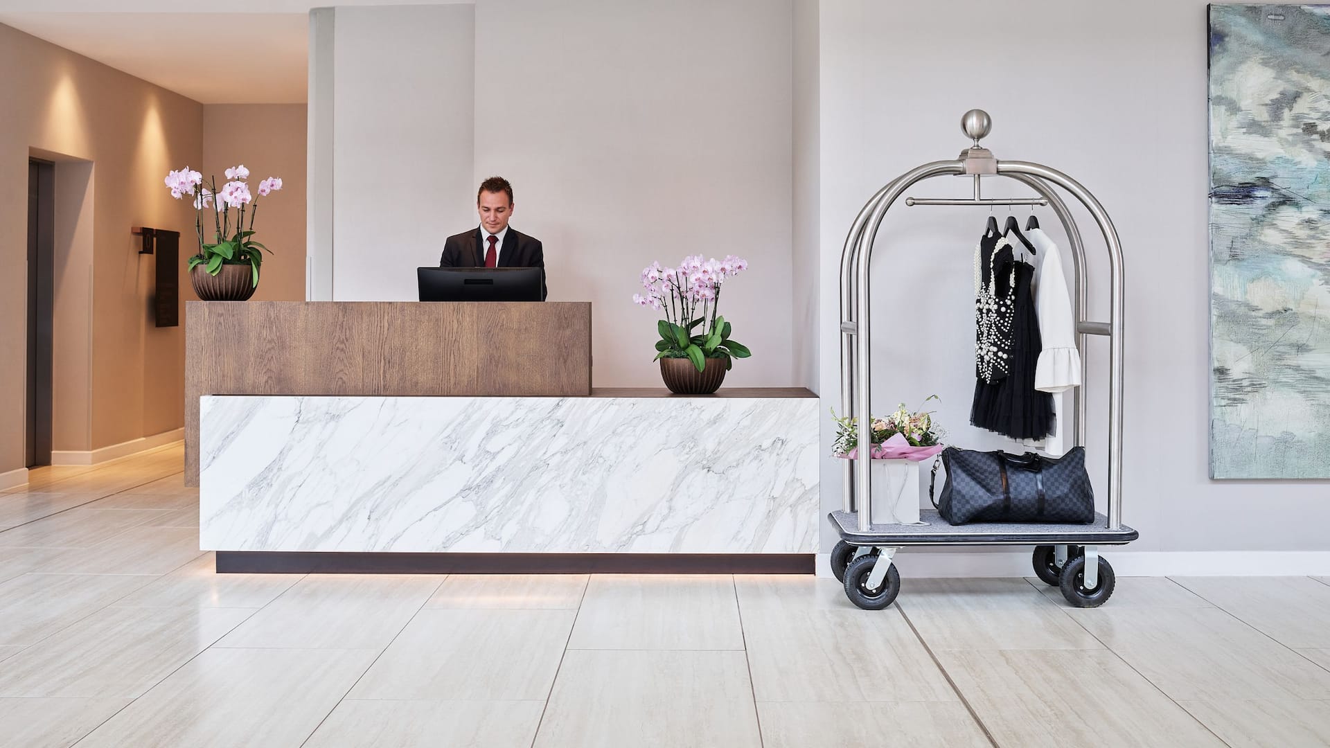 Hyatt Regency Manchester Concierge At Desk Trolley