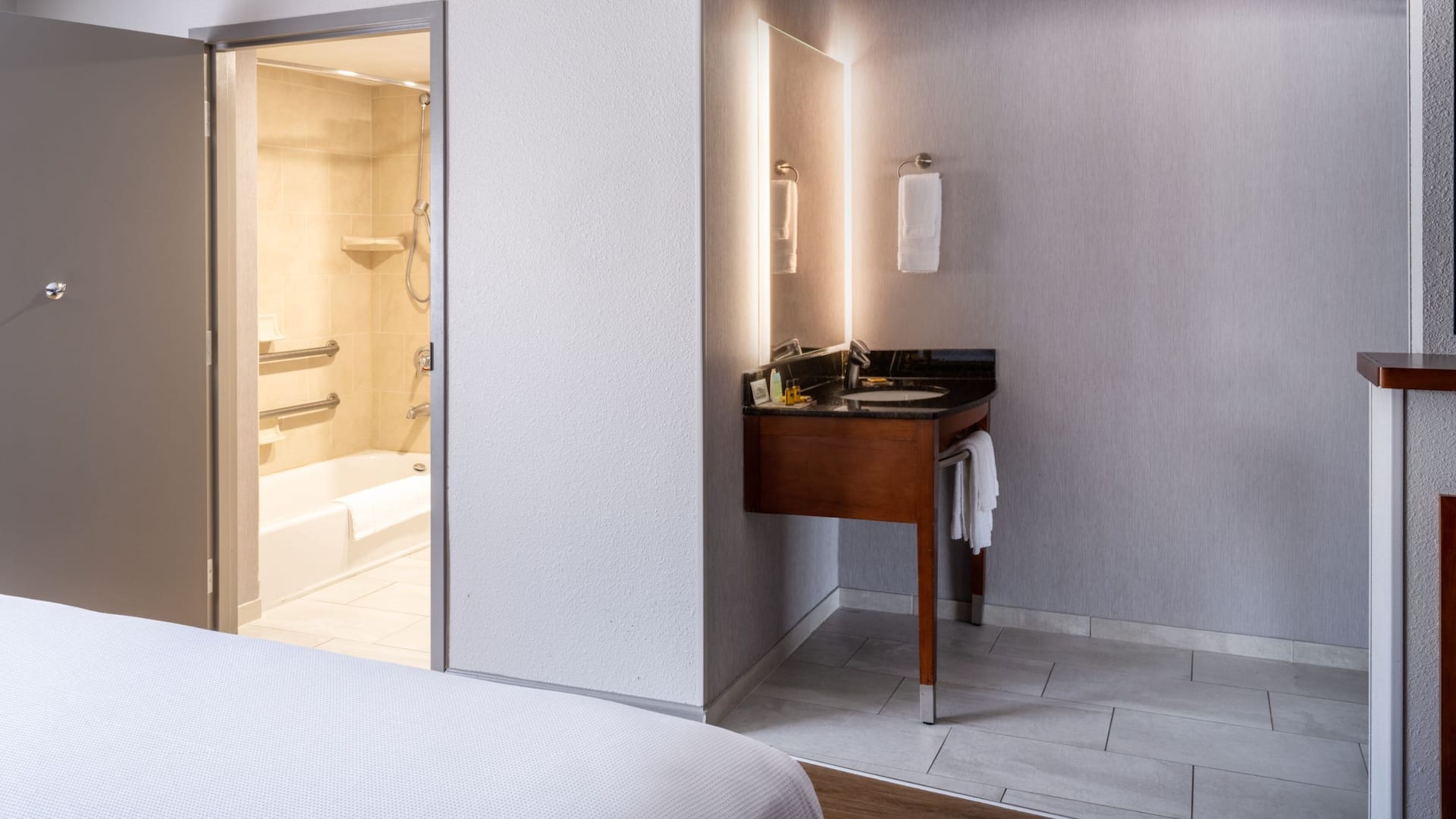 3 of 3 Hyatt Place Santa Fe Ada Bathtub