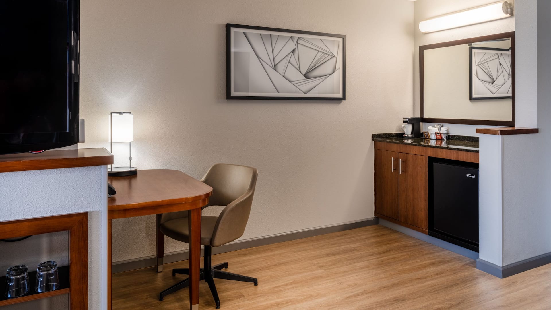 Hyatt Place Santa Fe Two Queens Shared Desk