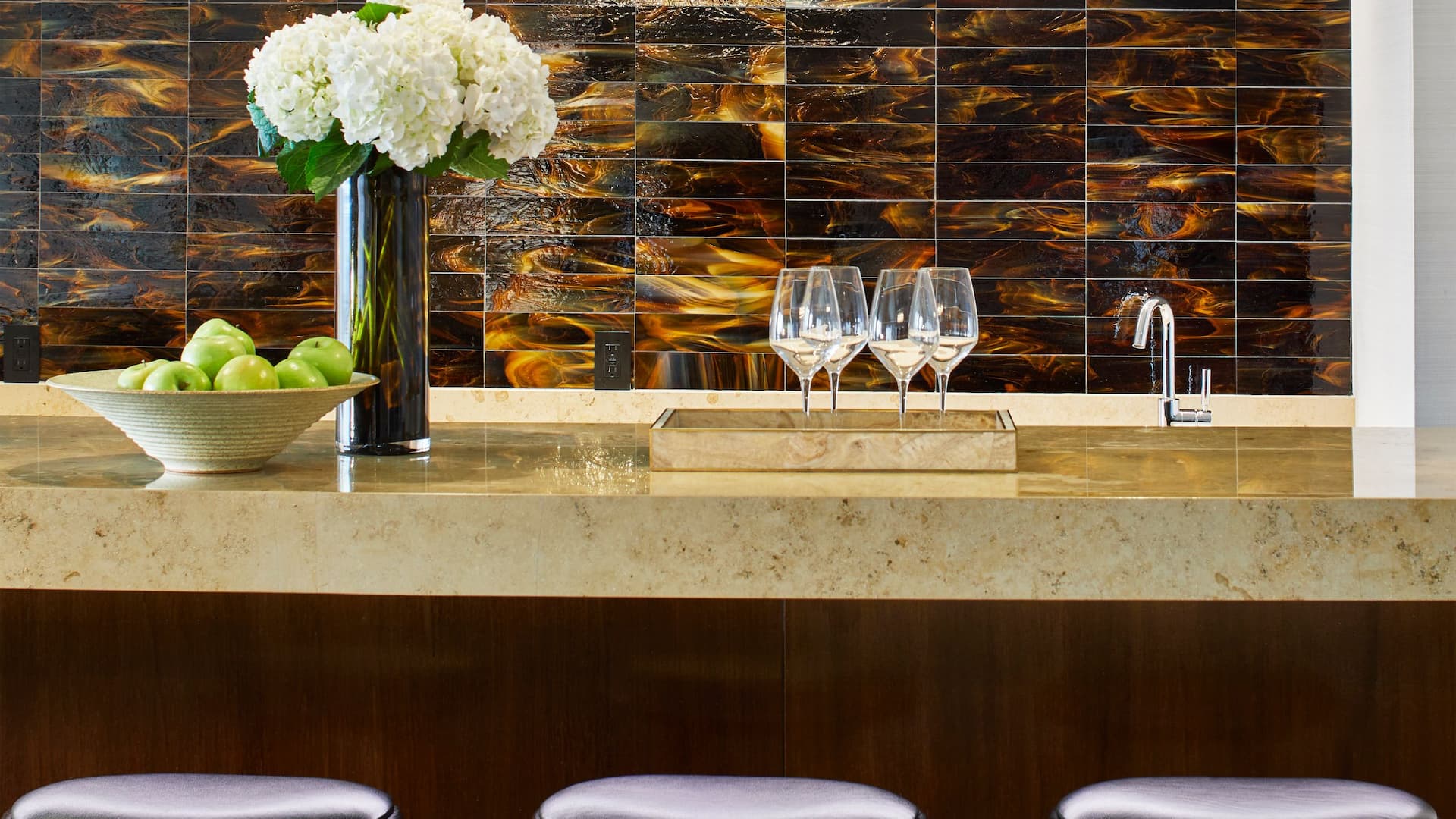 6 из 11 Hyatt Regency Atlanta Young Dining Area Bar