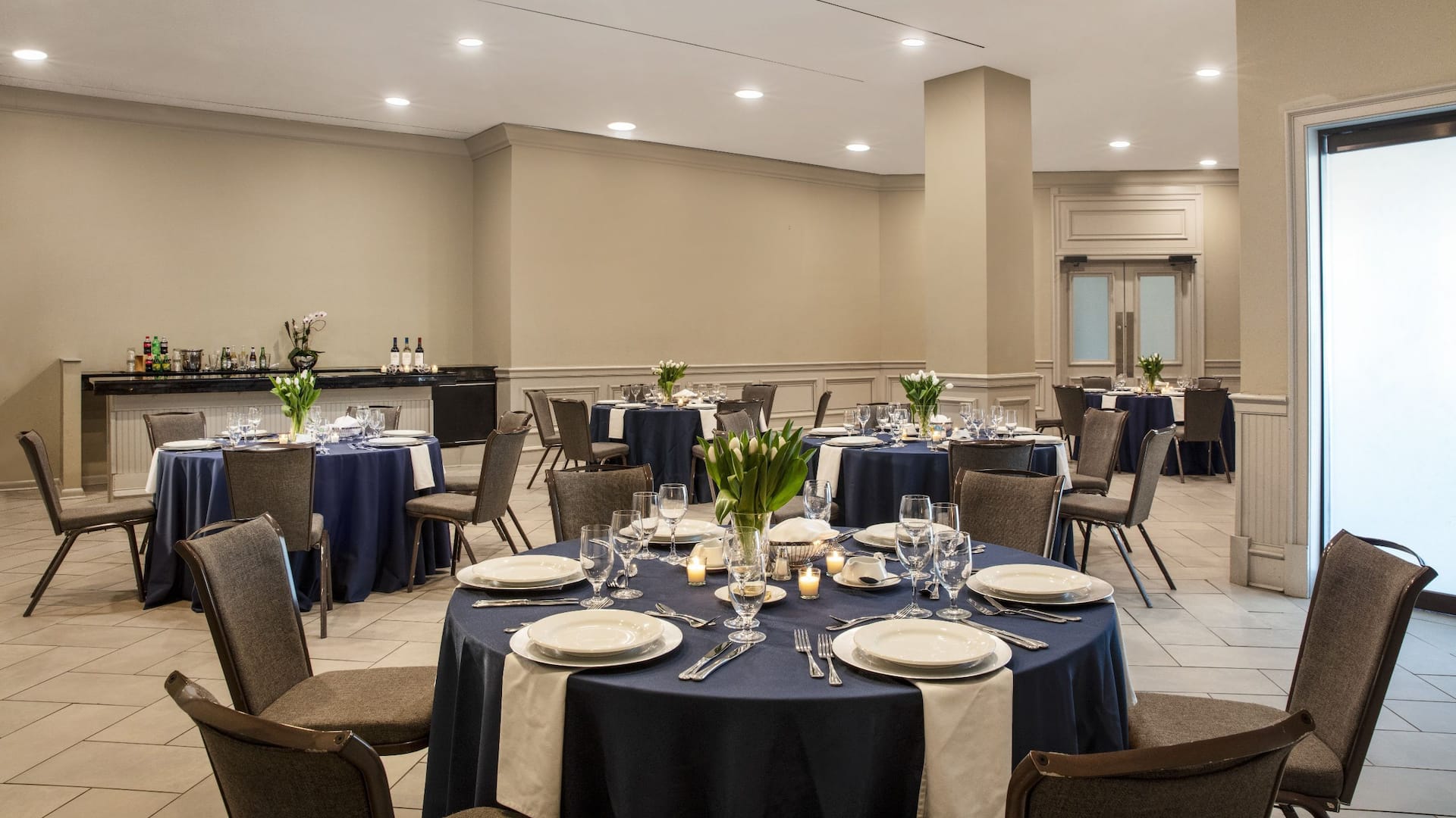 Hyatt Regency Birmingham - The Wynfrey Hotel Reception Set