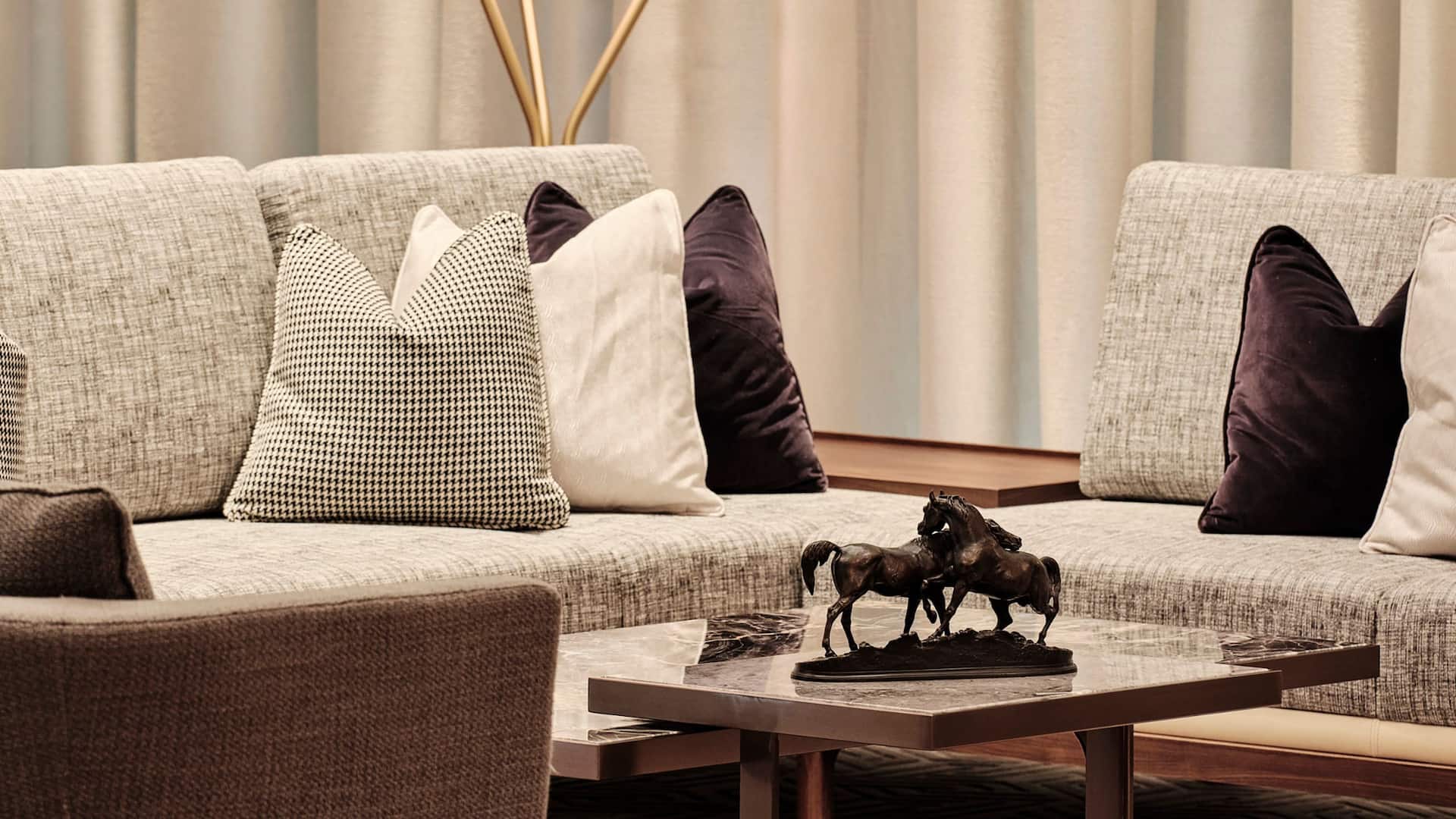 Grand Hyatt Kuwait Saheel Lobby Library
