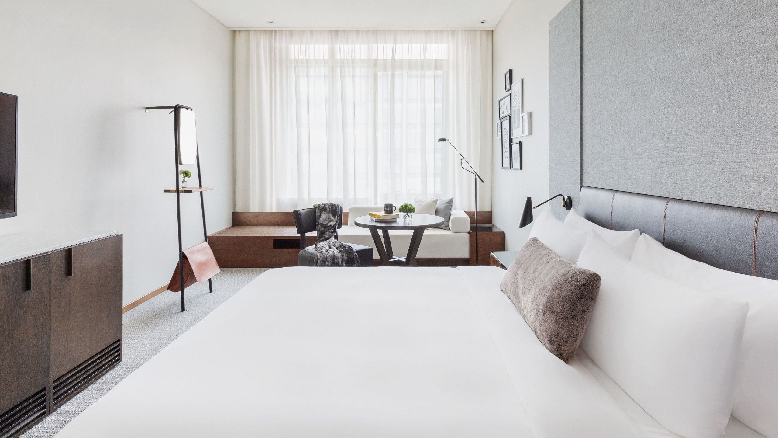 1 of 4 EPISODE Hsinchu King Bed