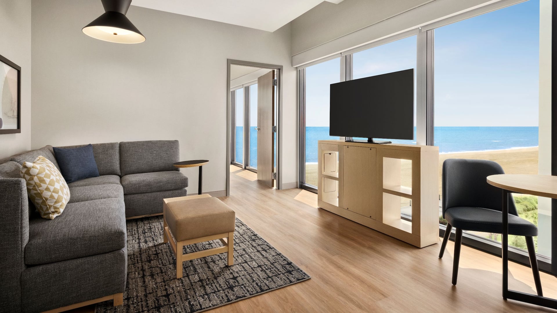Hyatt Place Virginia Beach / Oceanfront  Ada Oceanfront King Suite