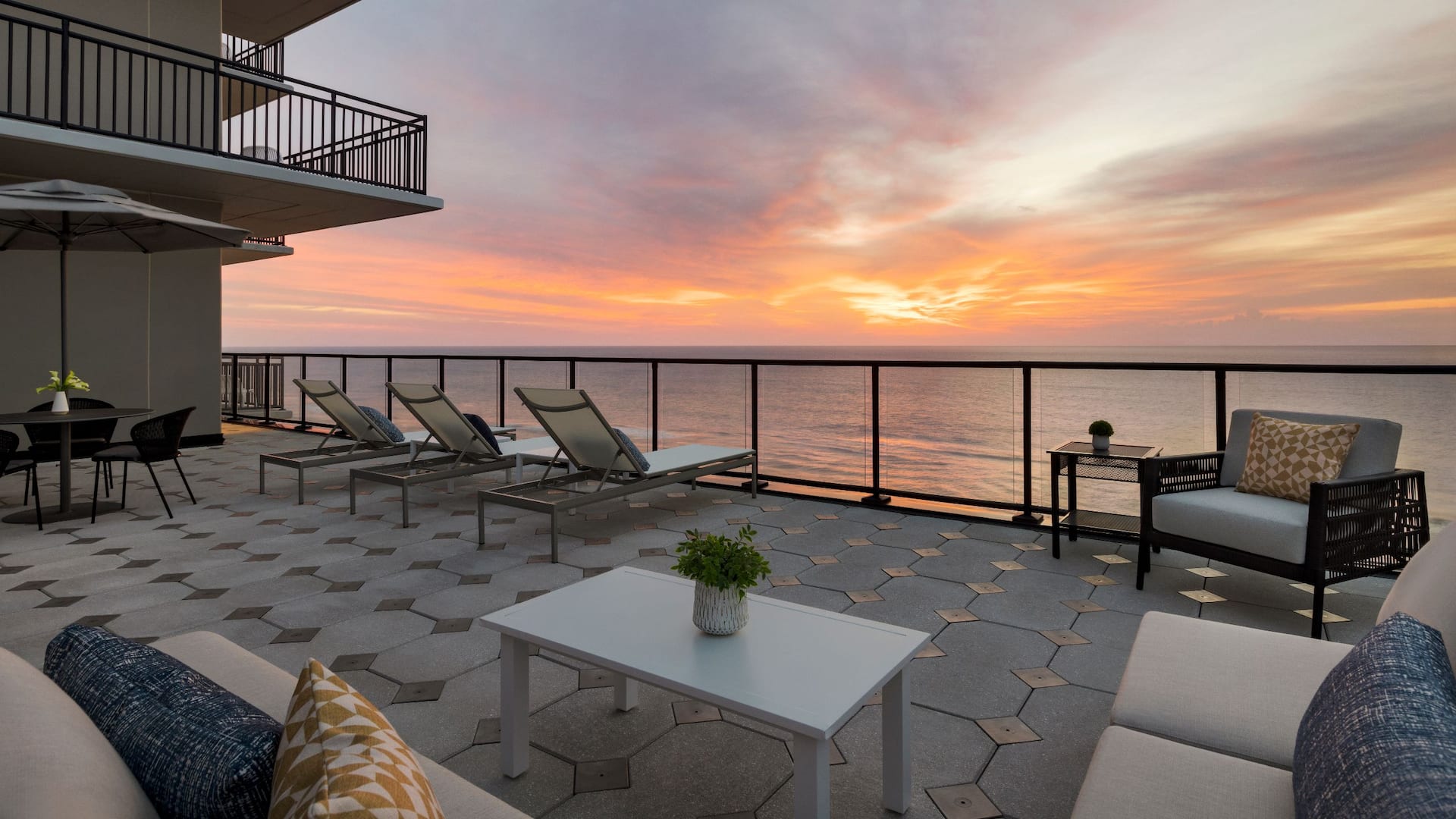 Hyatt Place Virginia Beach / Oceanfront  Oceanfront Queen Suite