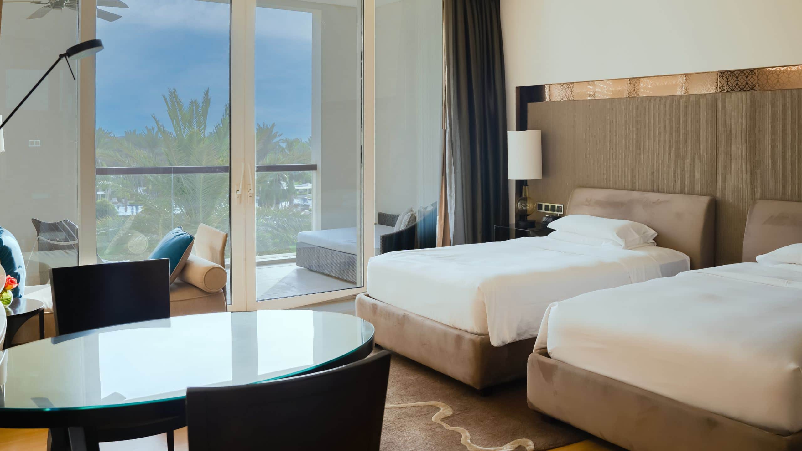 4 de 6 Park Hyatt Abu Dhabi Hotel and Villas Garden View Double Twin Guestroom Balcony