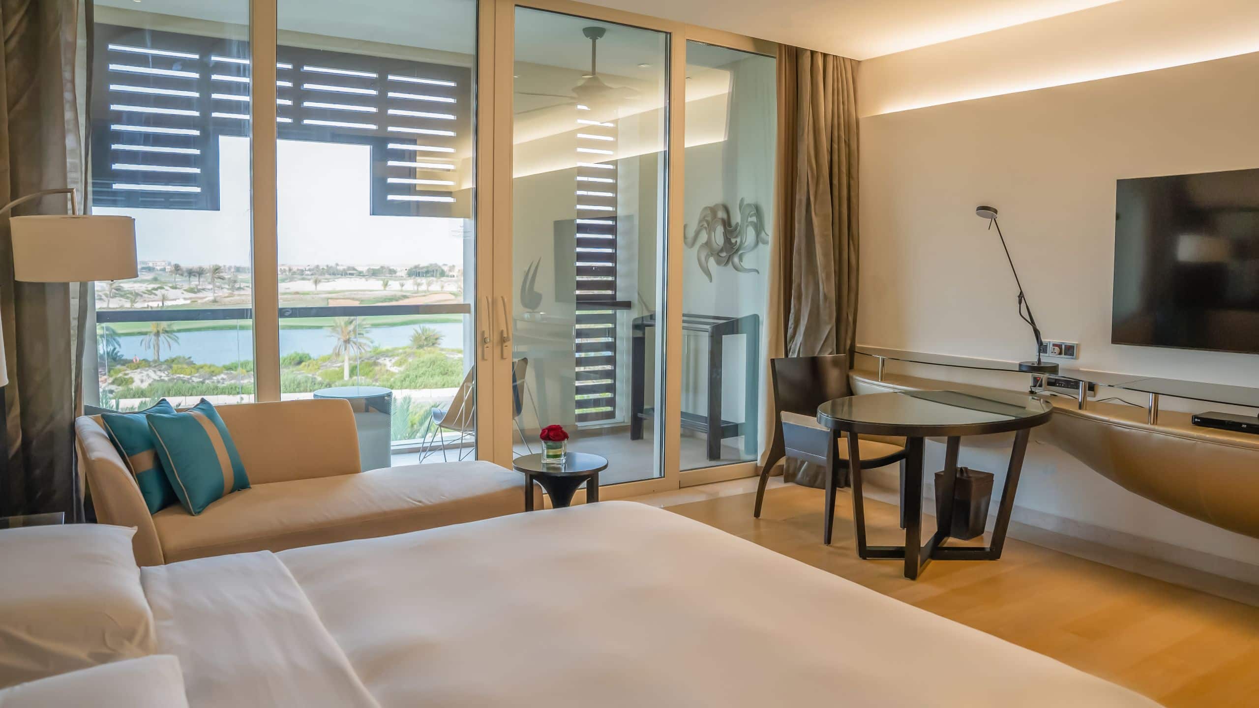 1 de 6 Park Hyatt Abu Dhabi Hotel and Villas Golf View King Guestroom Balcony