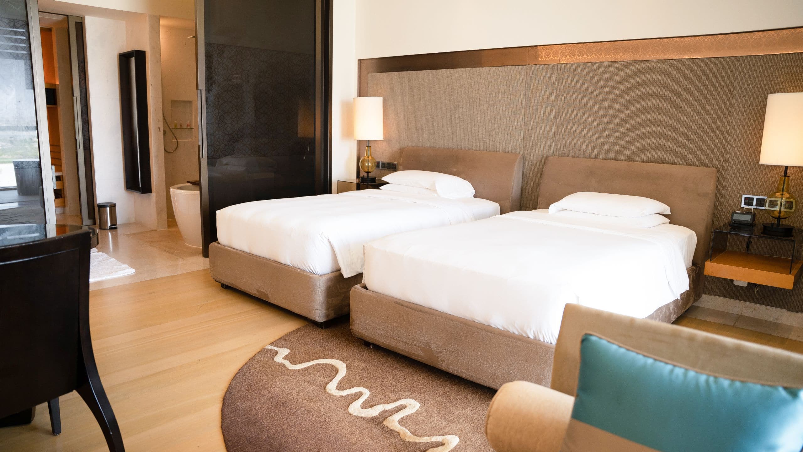 3 de 6 Park Hyatt Abu Dhabi Hotel and Villas Golf View Double Twin Guestroom