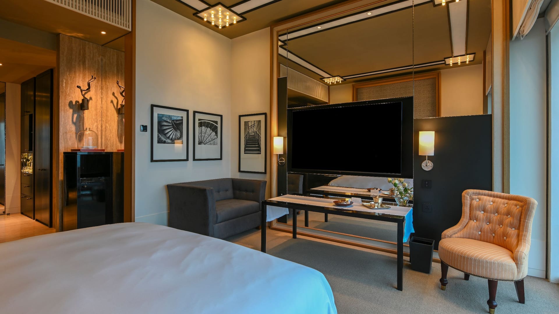 Grand Hyatt Gurgaon King Room Seating Television
