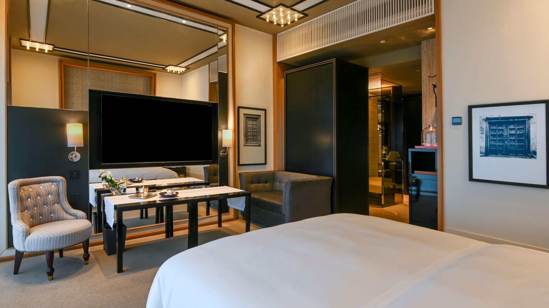 Grand Hyatt Gurgaon King Room Seating Area