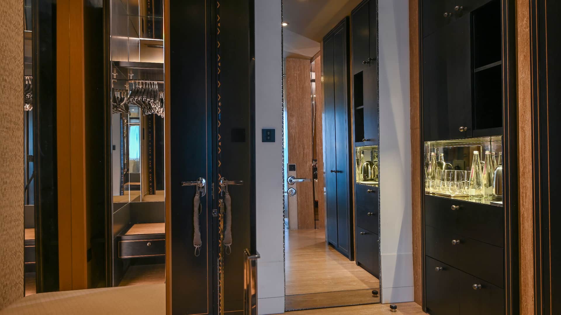 Grand Hyatt Gurgaon King Room Walk In Closet