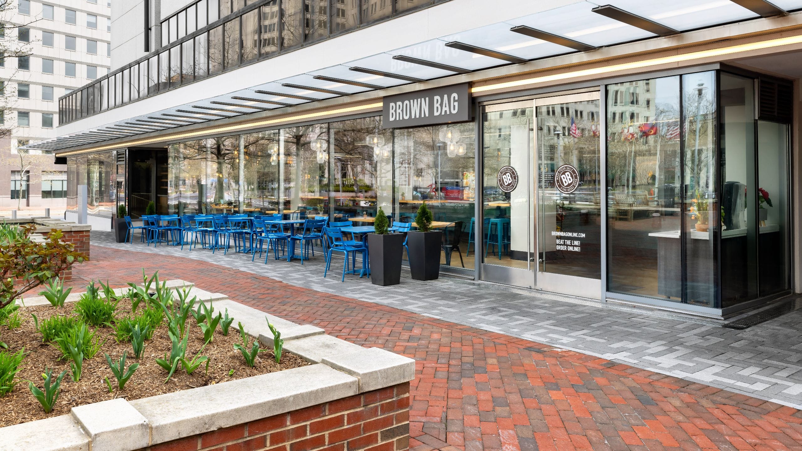 Hyatt Regency Bethesda Brown Bag Exterior Seating