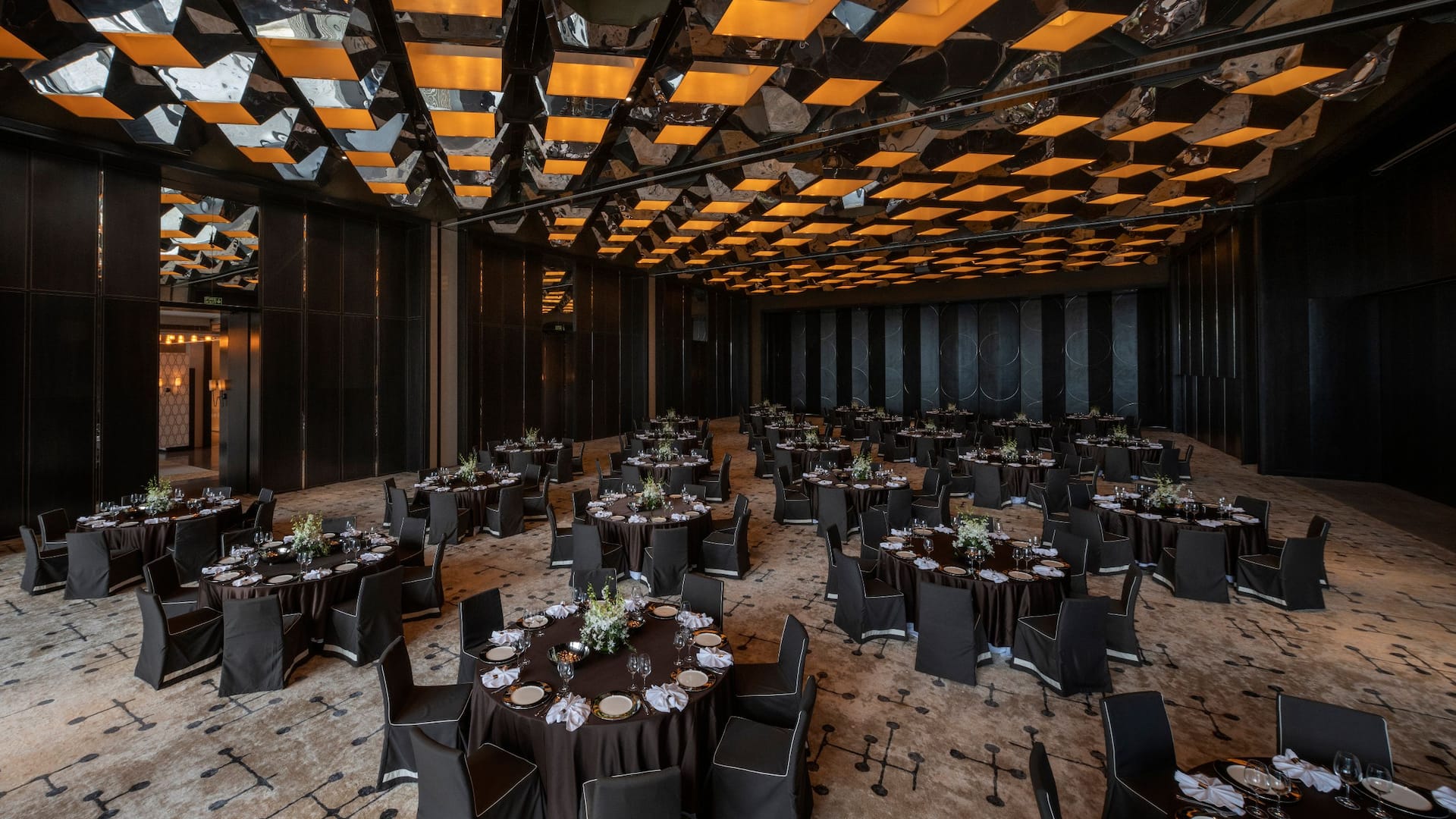 Ballroom Round Table Setup