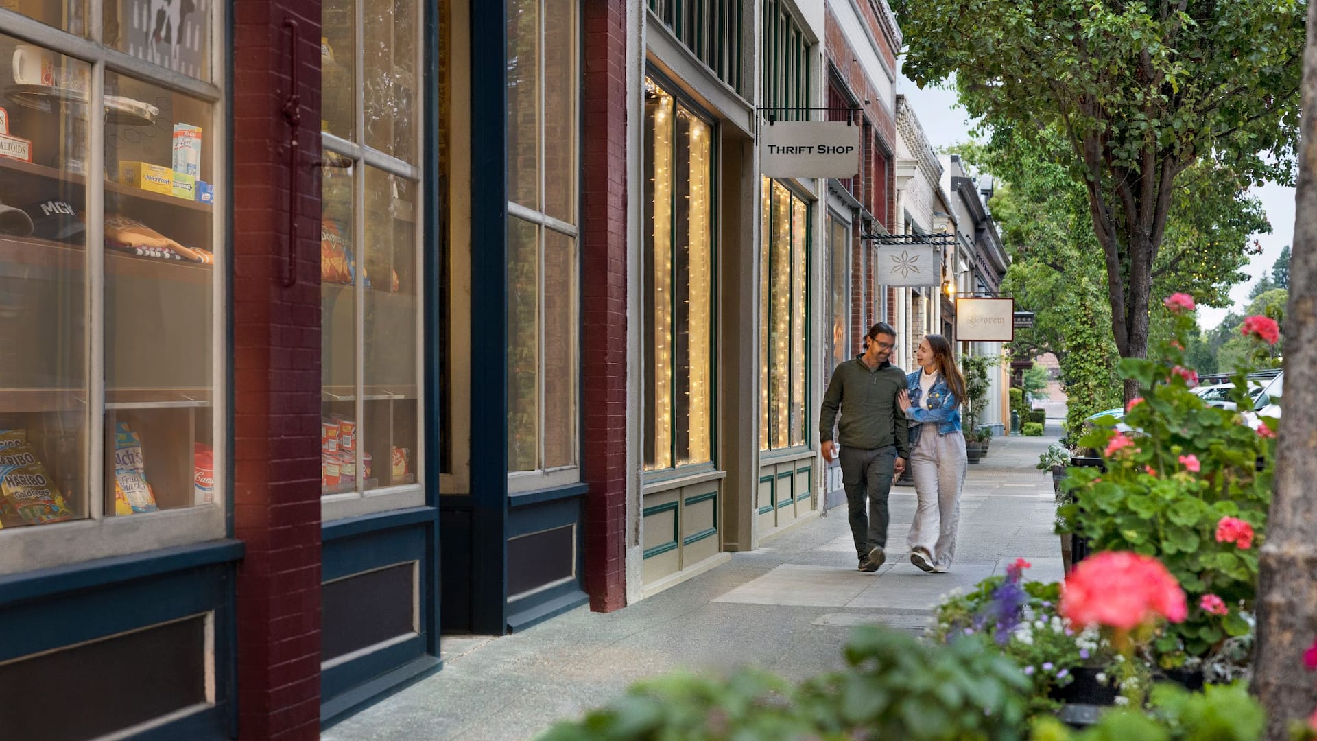 Hyatt Regency Sonoma Wine Country Couple Walking 4th Street