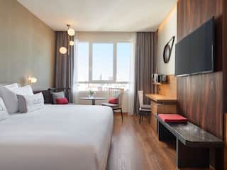 Hyatt Centric Gran Via Madrid Guestroom King Bed Window