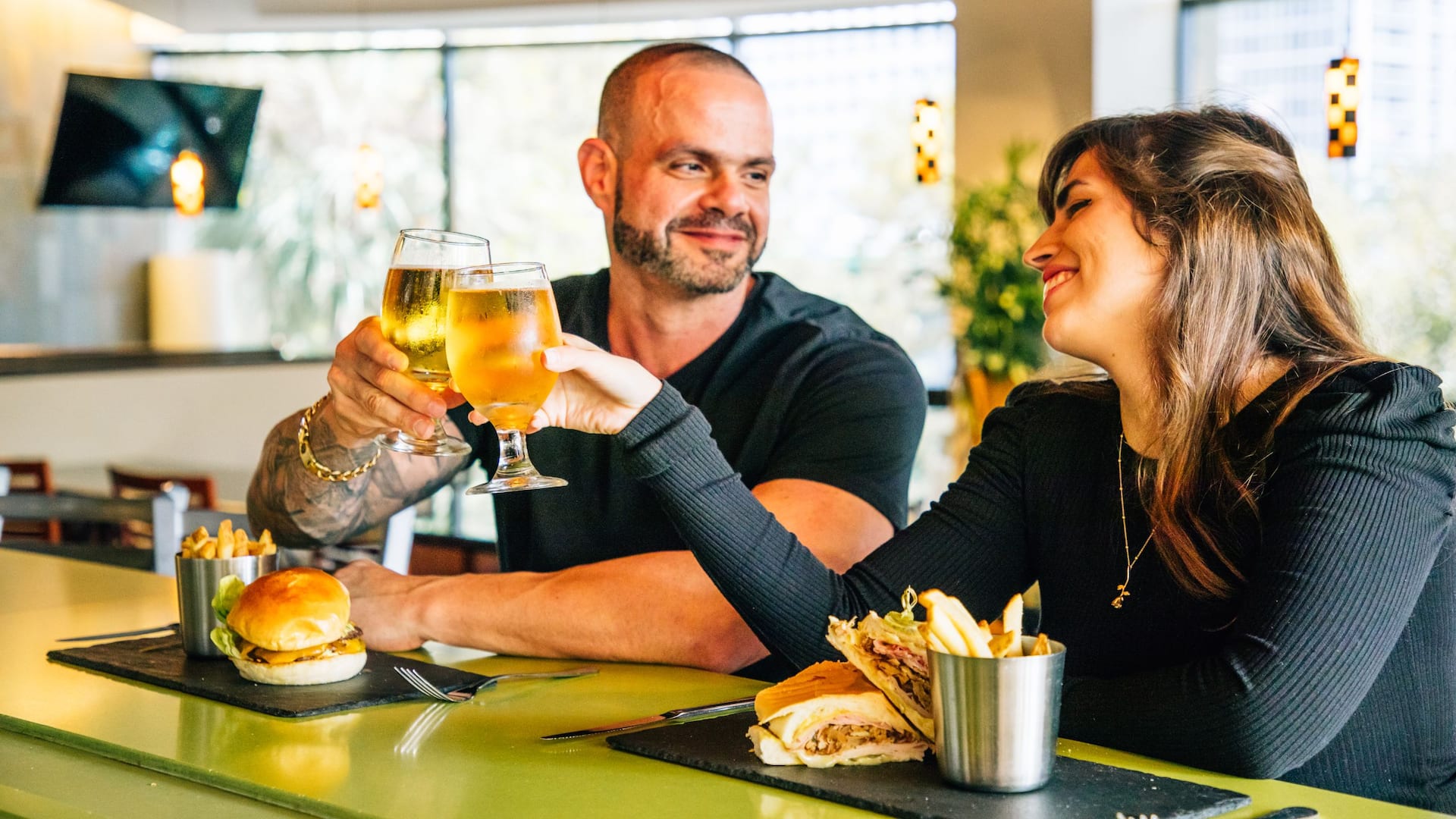 Hyatt Regency Miami Riverview Bar Grill Couple