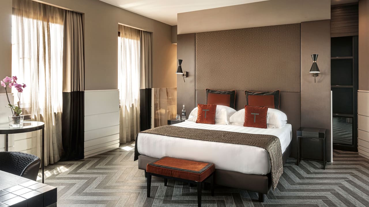 One King Junior Suite Deluxe Room Layout