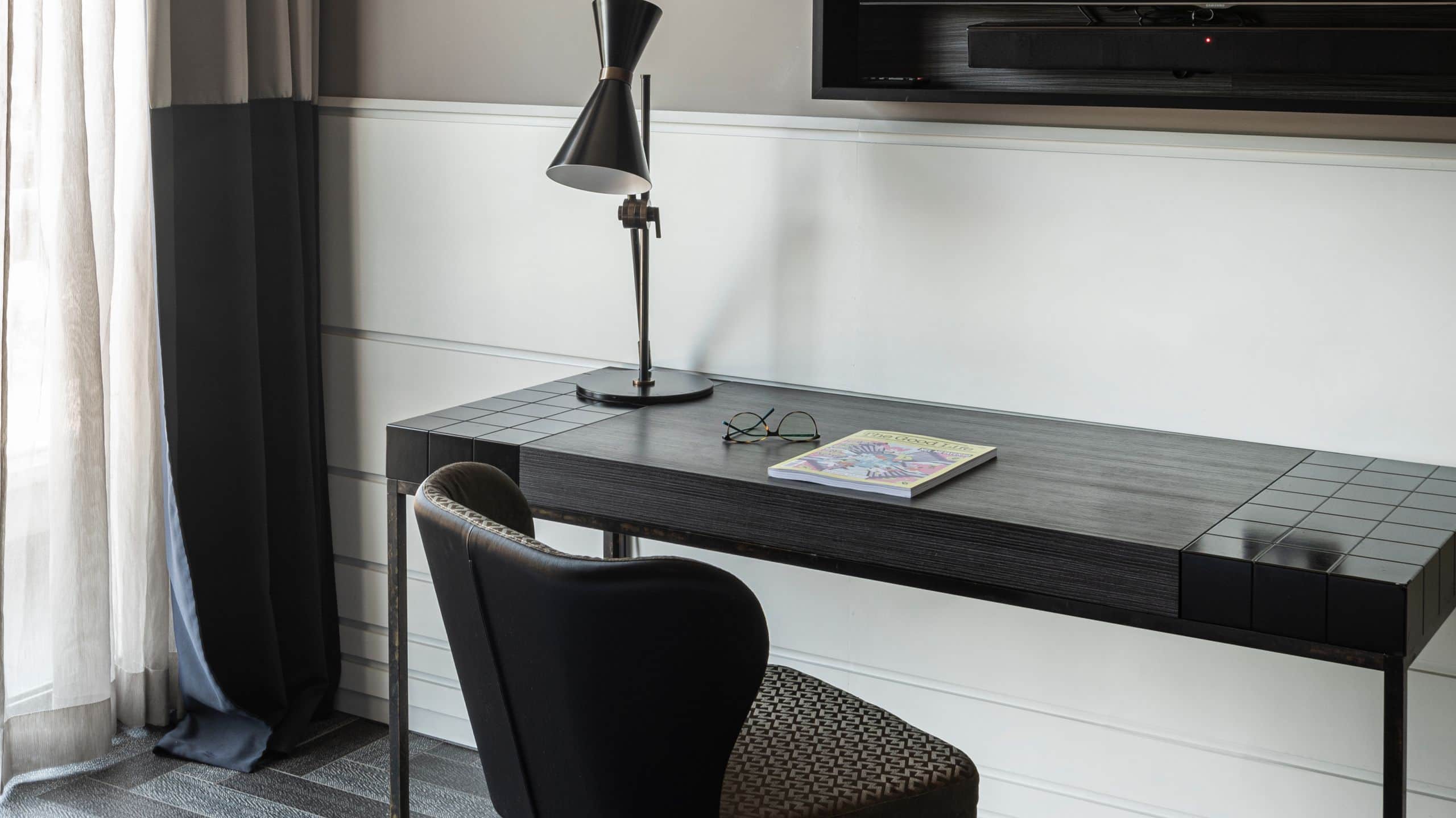 3/5 The Tribune One King Bed Deluxe Desk