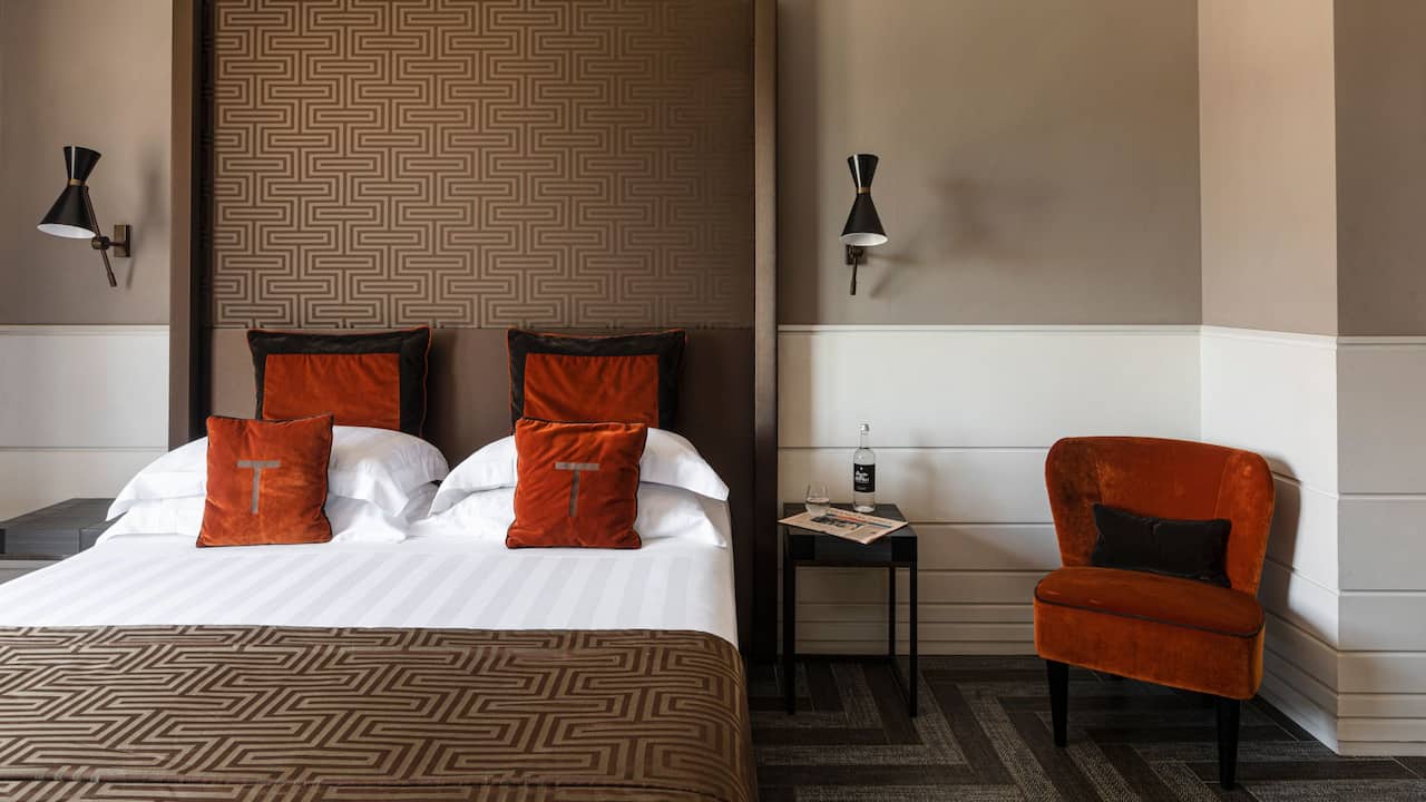  One King Junior Suite Deluxe Bed Views