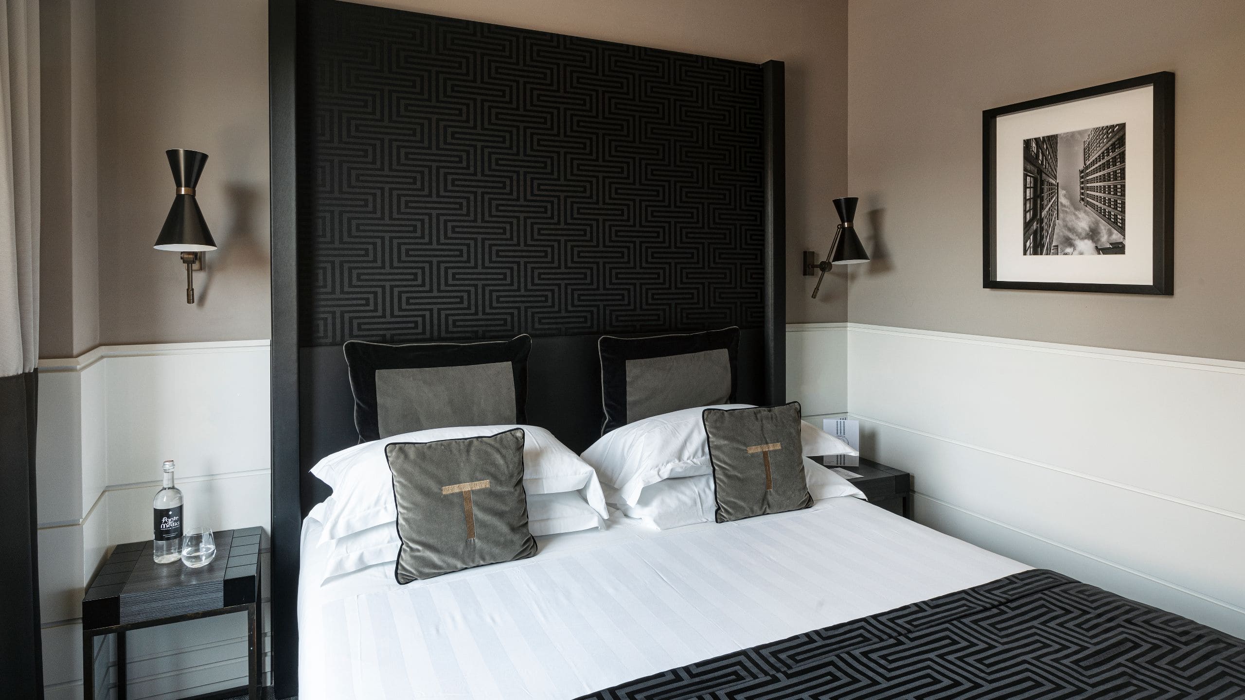 2/7 The Tribune One King Bed Premier Bed Details