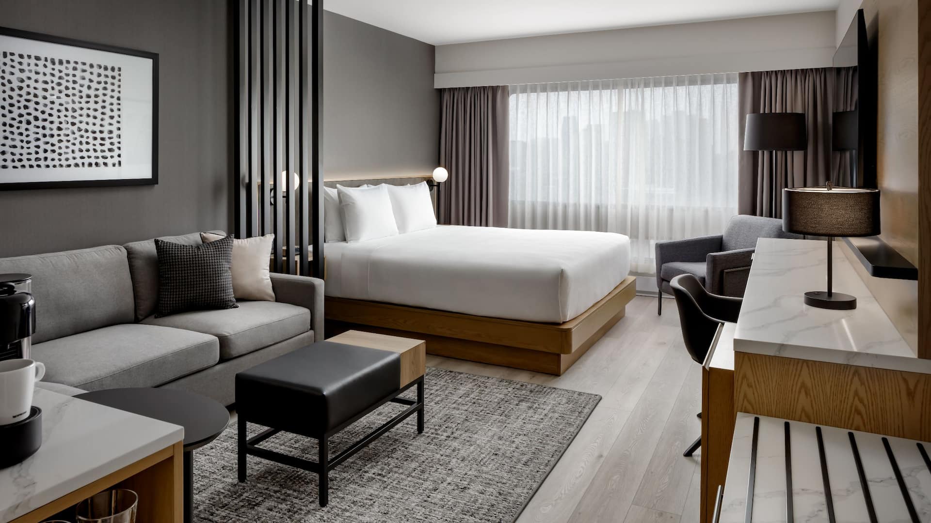 Hyatt Place Montréal – Downtown Guestroom Standard King Bed