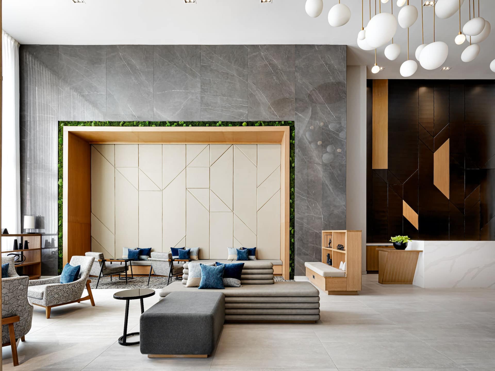 Hyatt Place Montréal – Downtown Lobby Seating Area